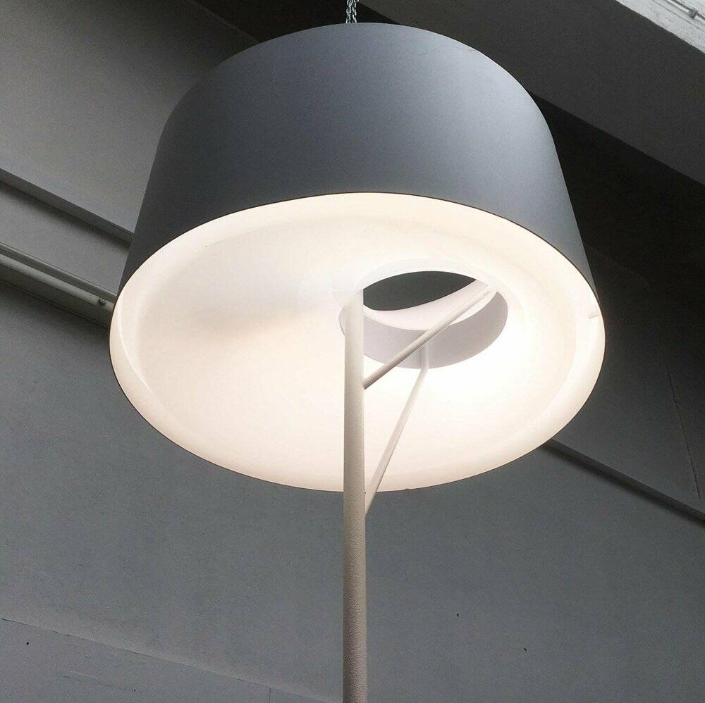 Metal floor lamp by Mario Ruiz for Metalarte