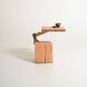 Table d'appoint "Chopping Block with Axe" par Raphael Springmann