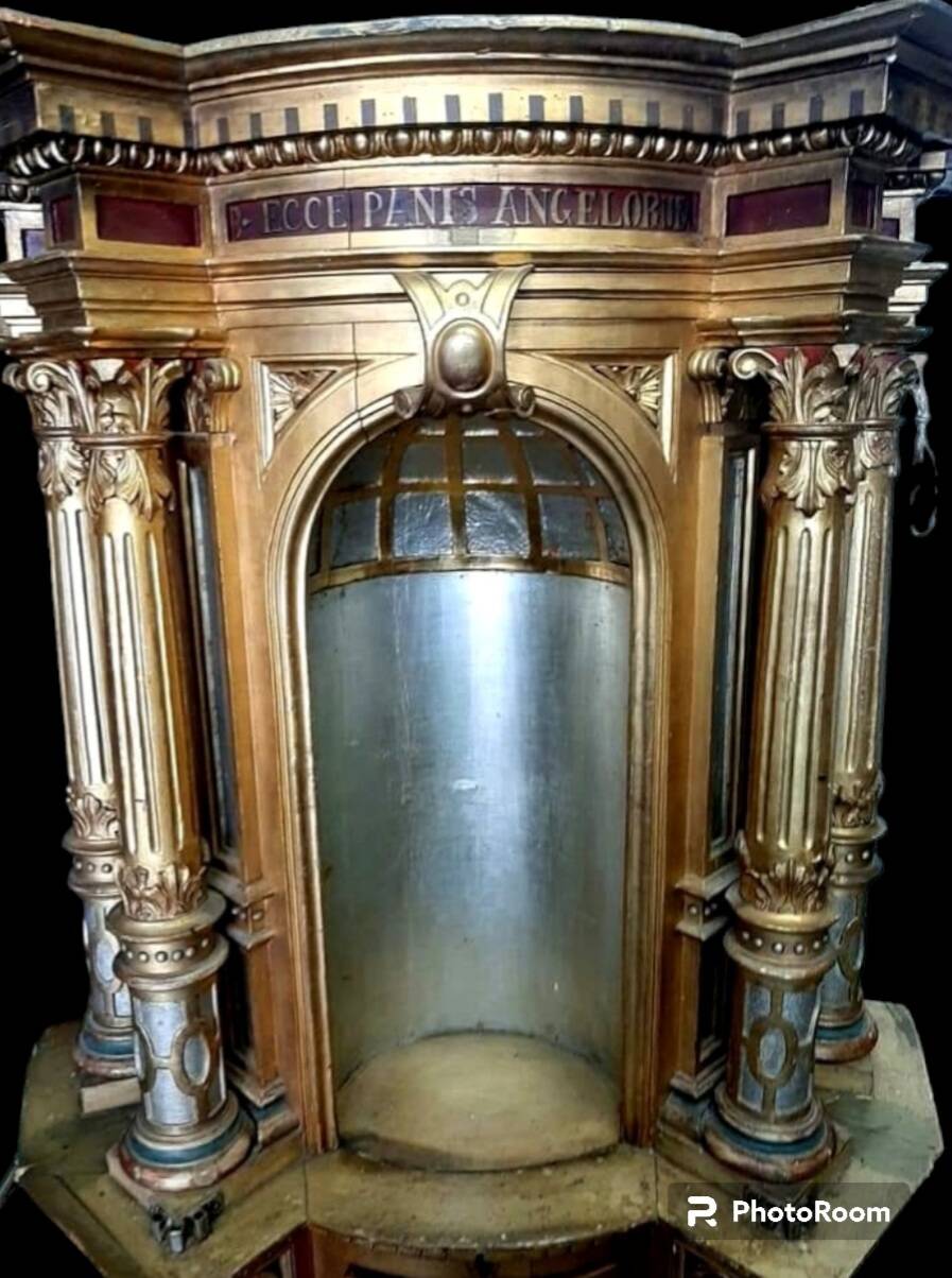 Superb early 19th century church tabernacle in gilded stuccoed wood