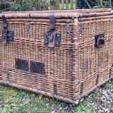 Wicker trunk