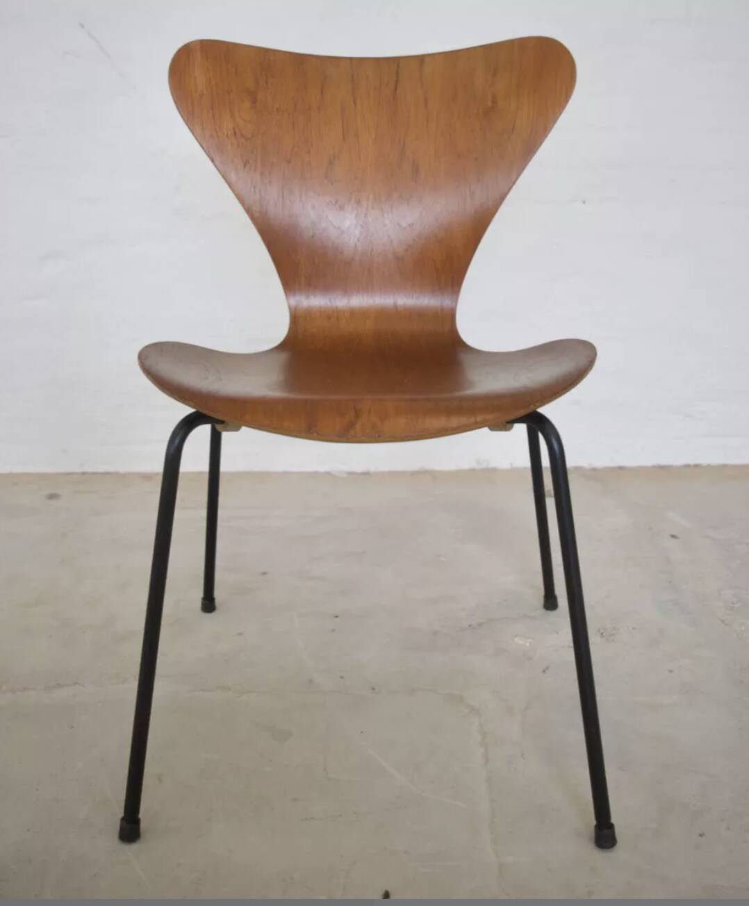 Model 3107 Dining Chairs In Teak By Arne Jacobsen For Fritz Hansen.