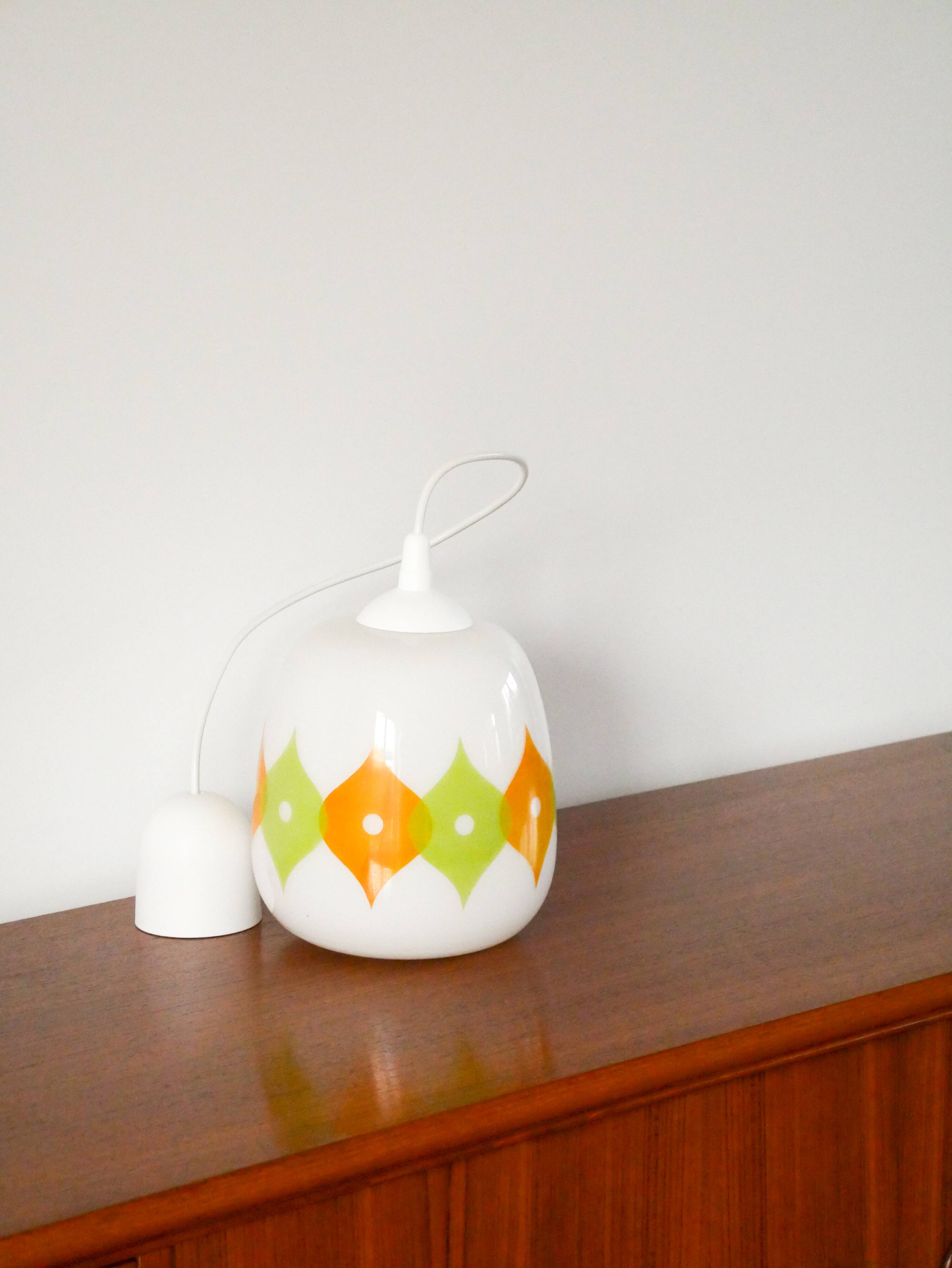 Suspension globe en opaline, à motifs psyché, blanc, vert et orange, 1970