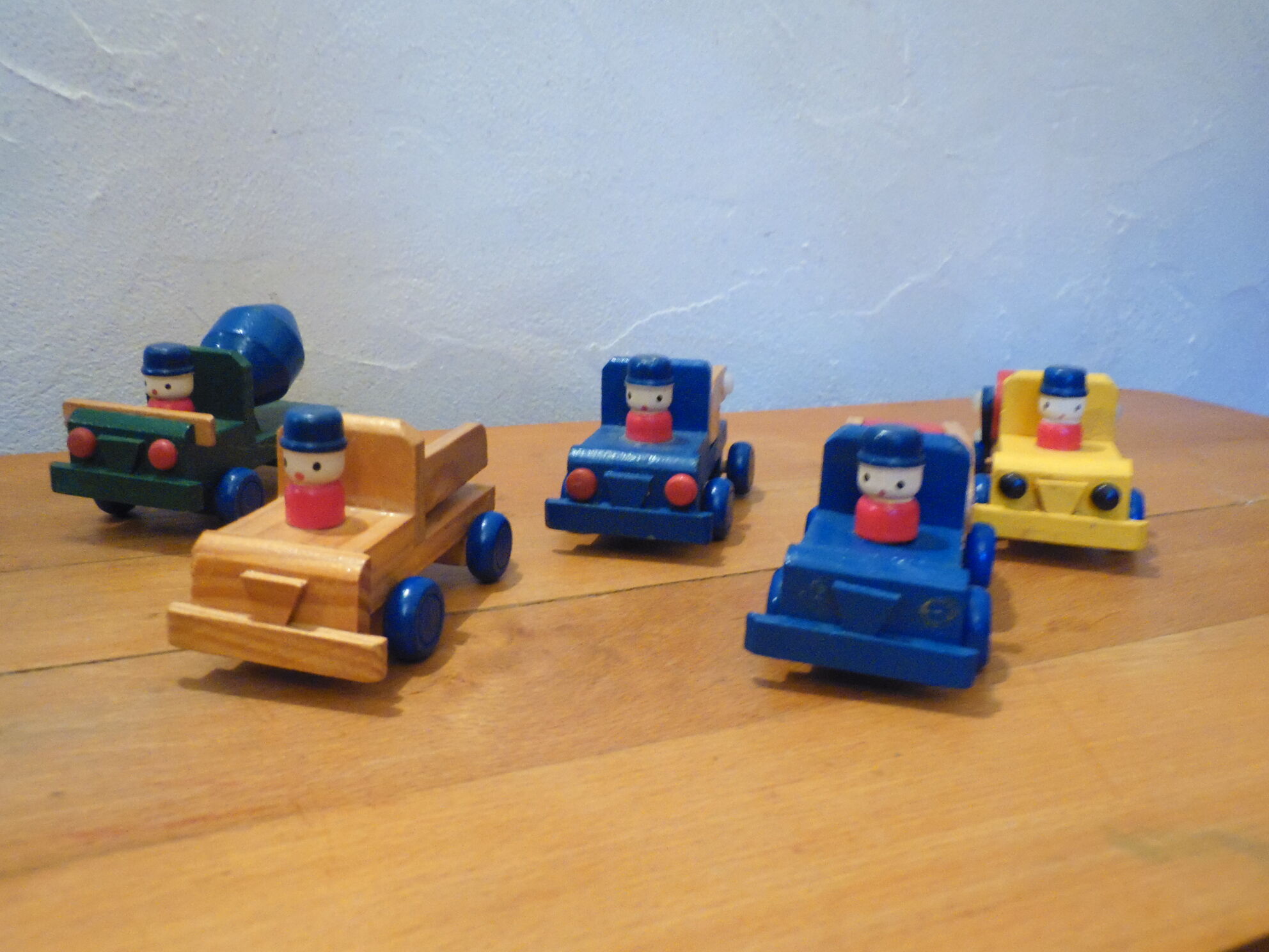 Lot de 5 véhicules de chantier bois