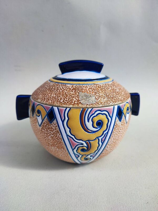 Pot amphore en porcelaine et son couvercle