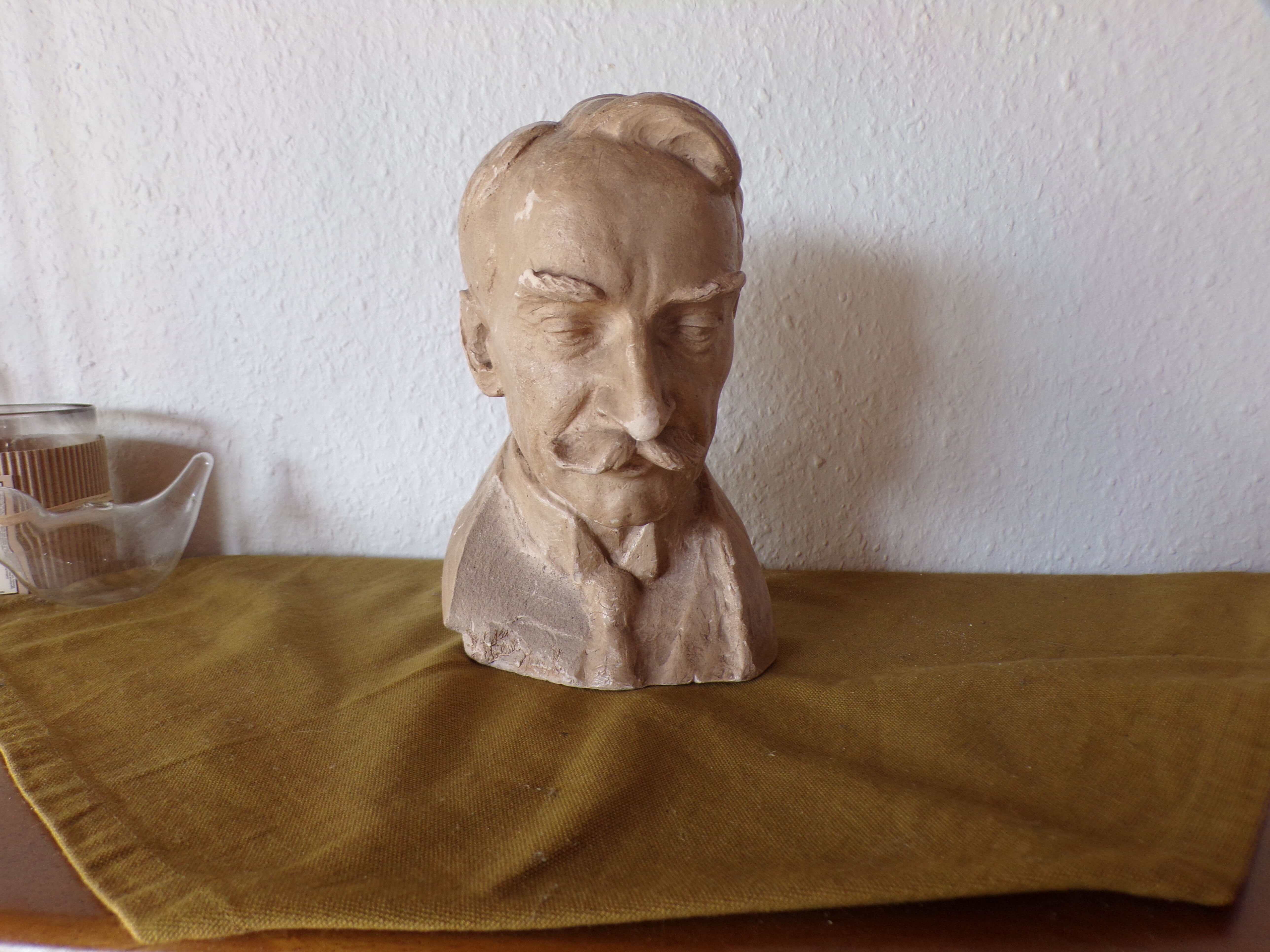 Bust Docteurt Albert Schweitzer