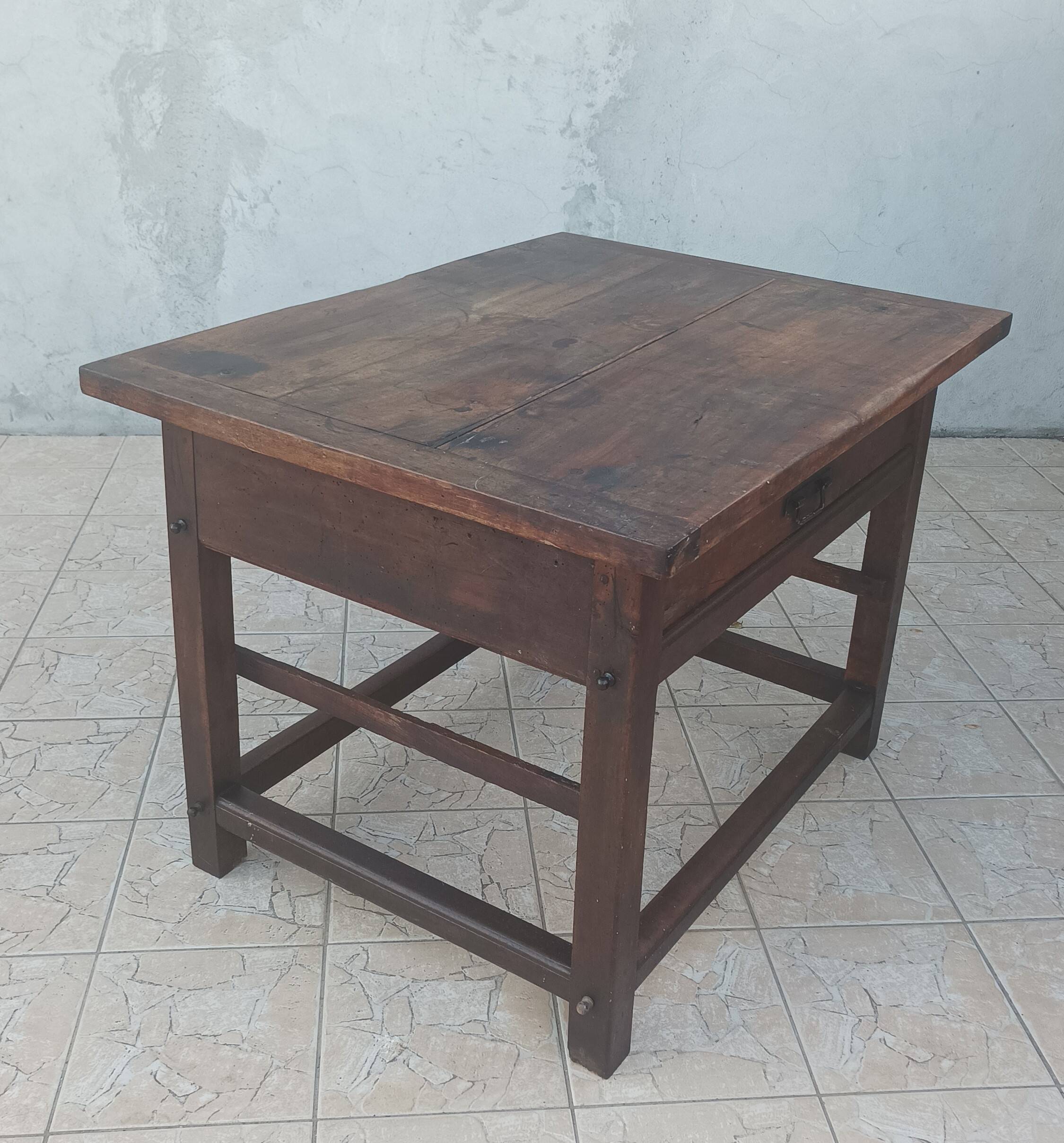 Old central island established trade furniture