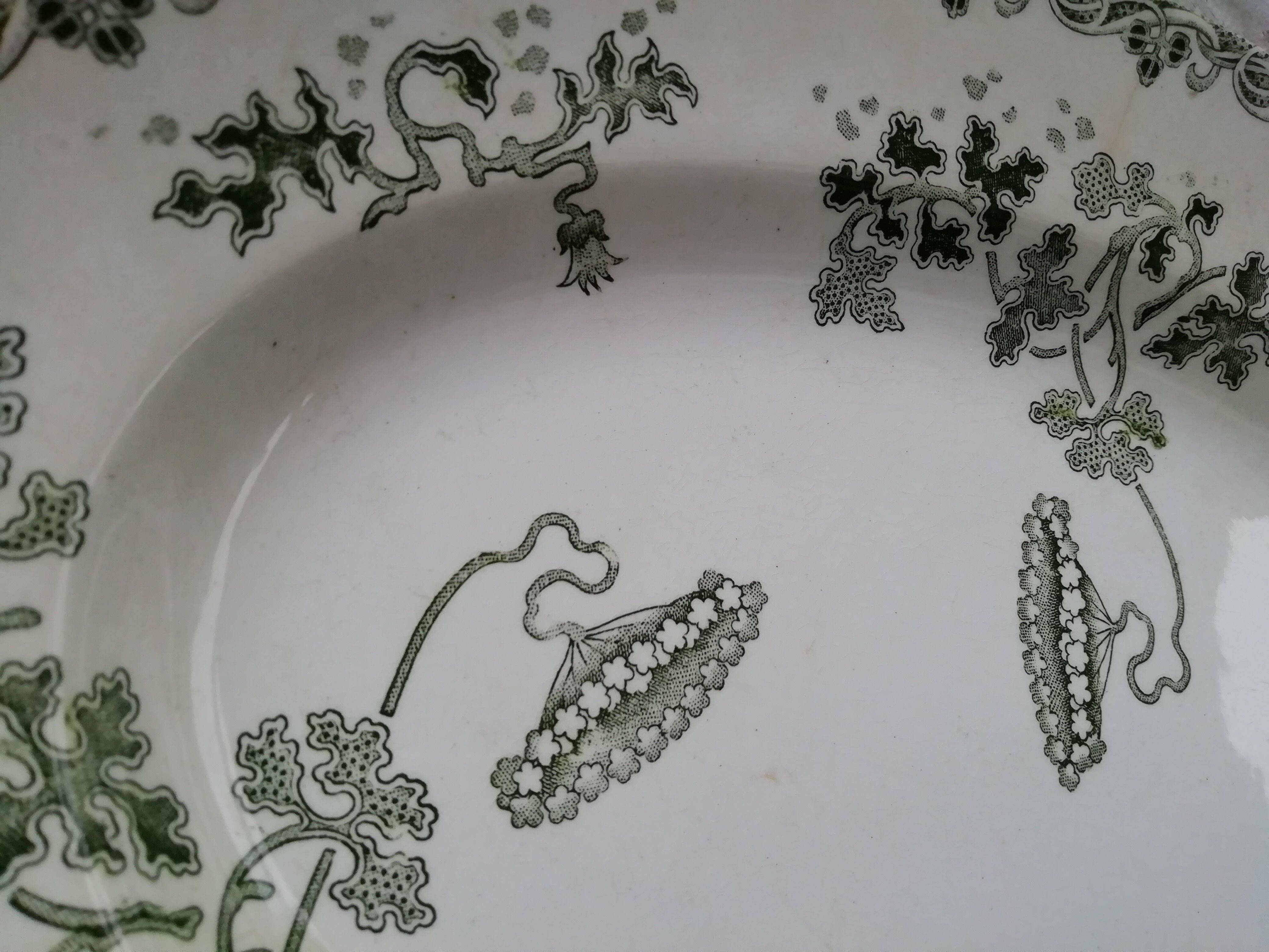 Oval iron earth dish