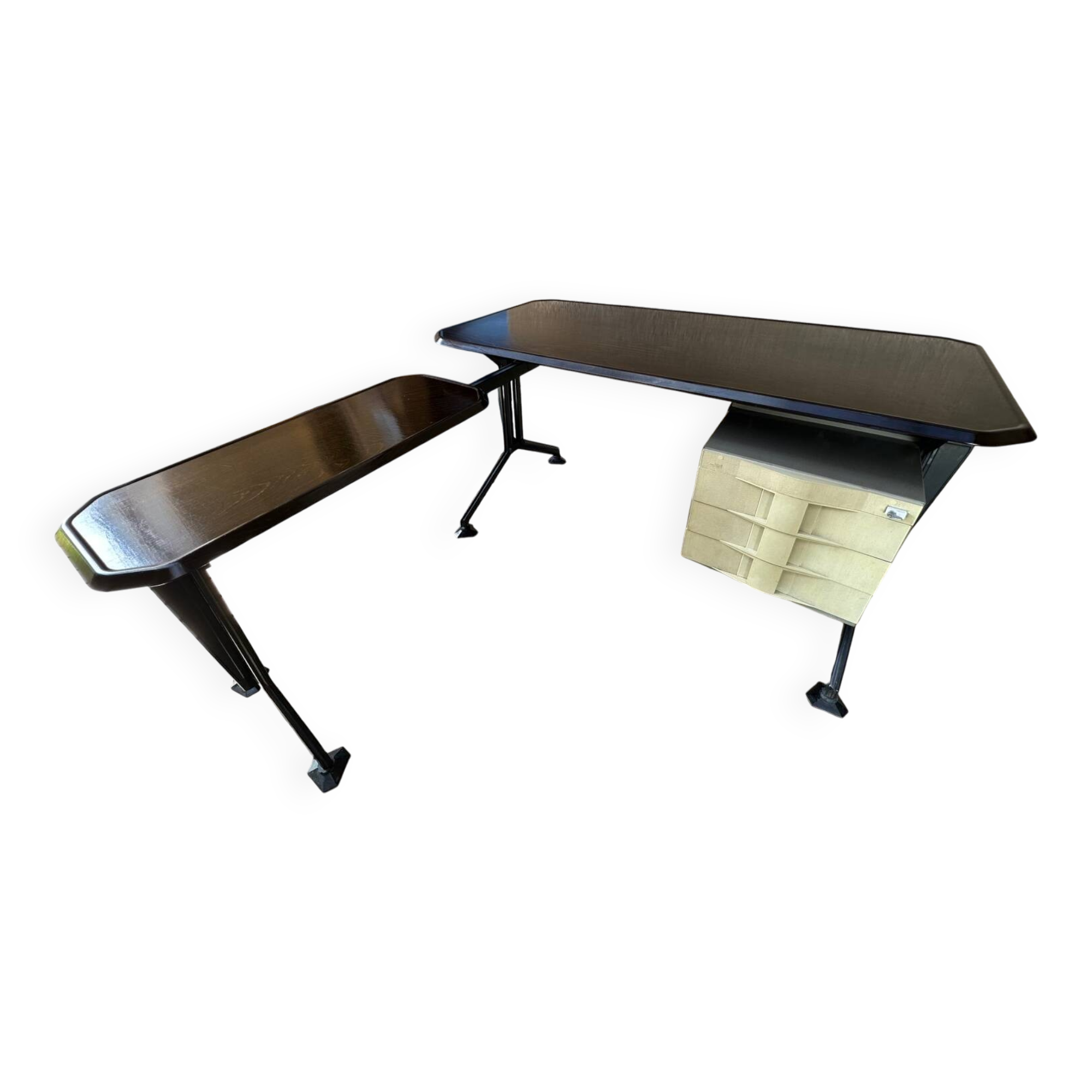 Office by BBPR for Olivetti Synthesis series Arco with its extension.