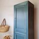 Armoire type parisienne haute étroite – Bleu Paon & Intérieur crème