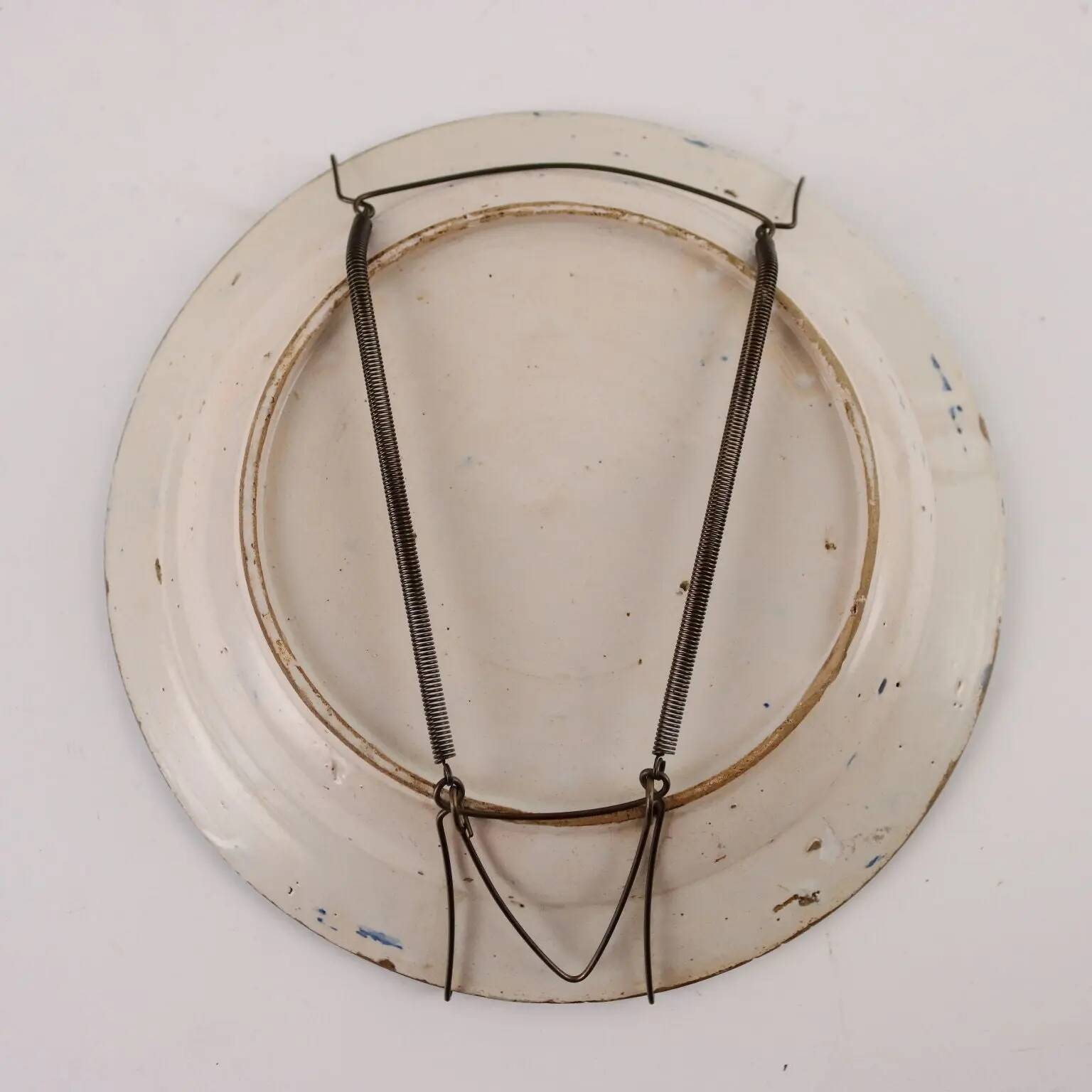 Assiette ancienne en majolique décorée, Italie, XVIIIe siècle