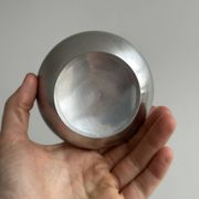Set of 6 metal footed bowls in shiny finish.