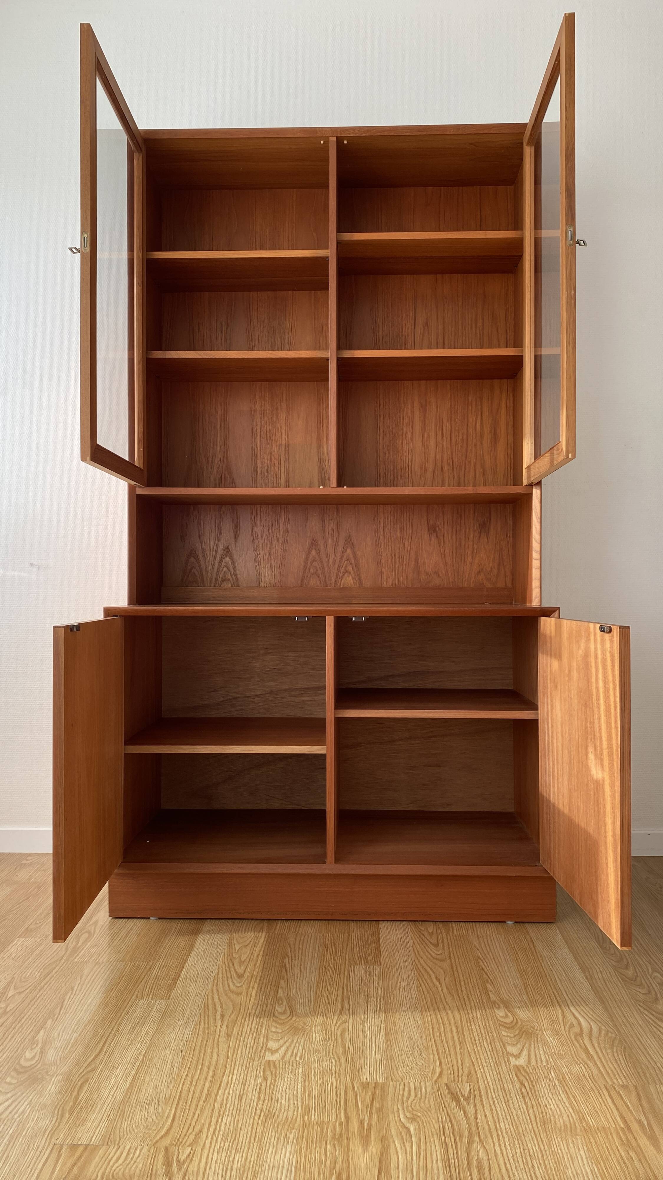 Meuble vitrine scandinave années 60 en teck par Erik Brouer