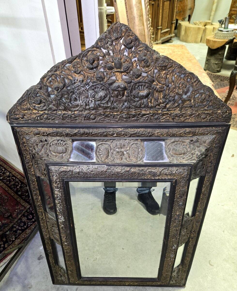 Antique mirror in repoussé and patinated copper from the Napoléon III era.
