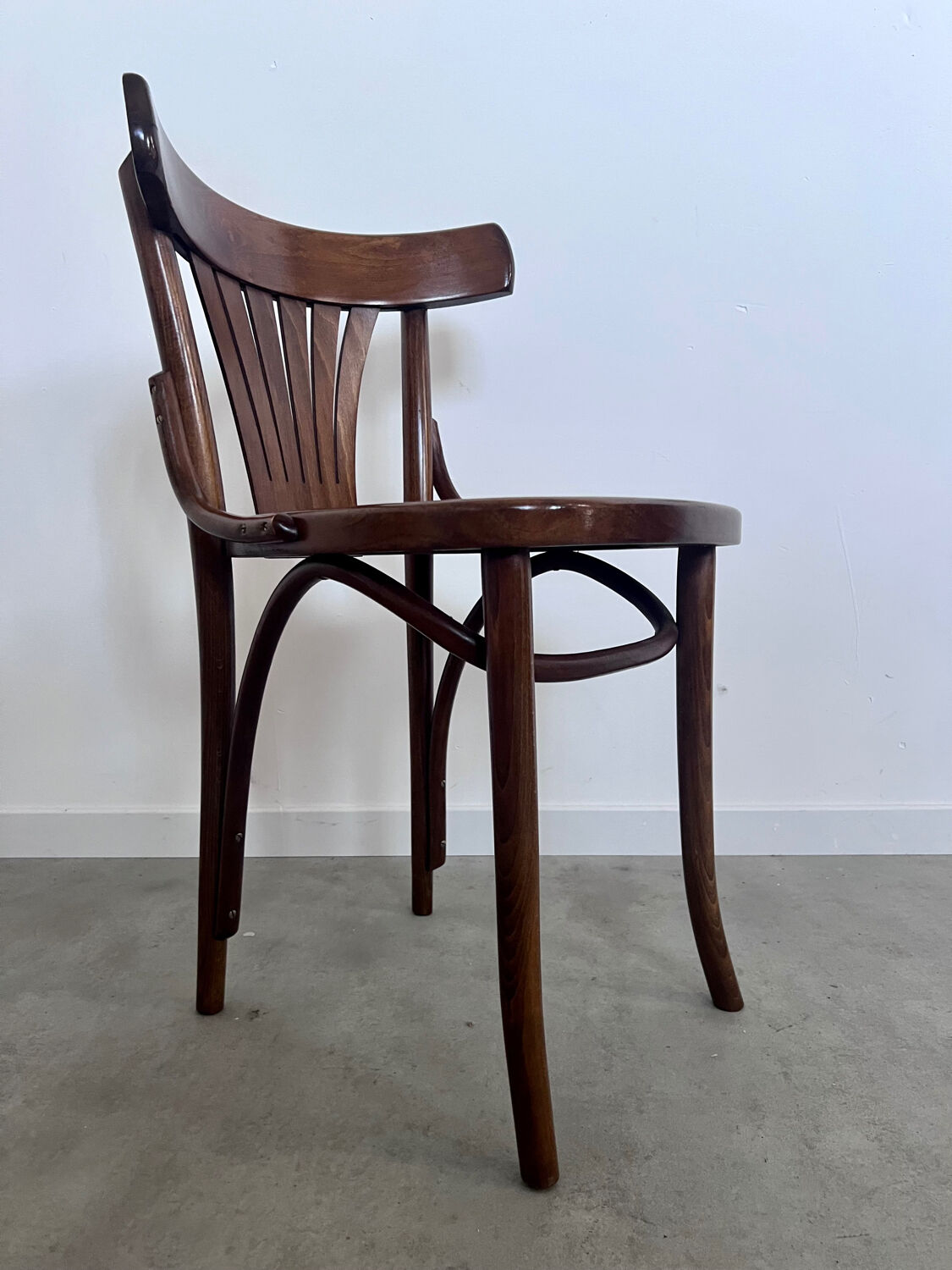 Lot 4 old vintage bentwood bistro chairs from the 70s