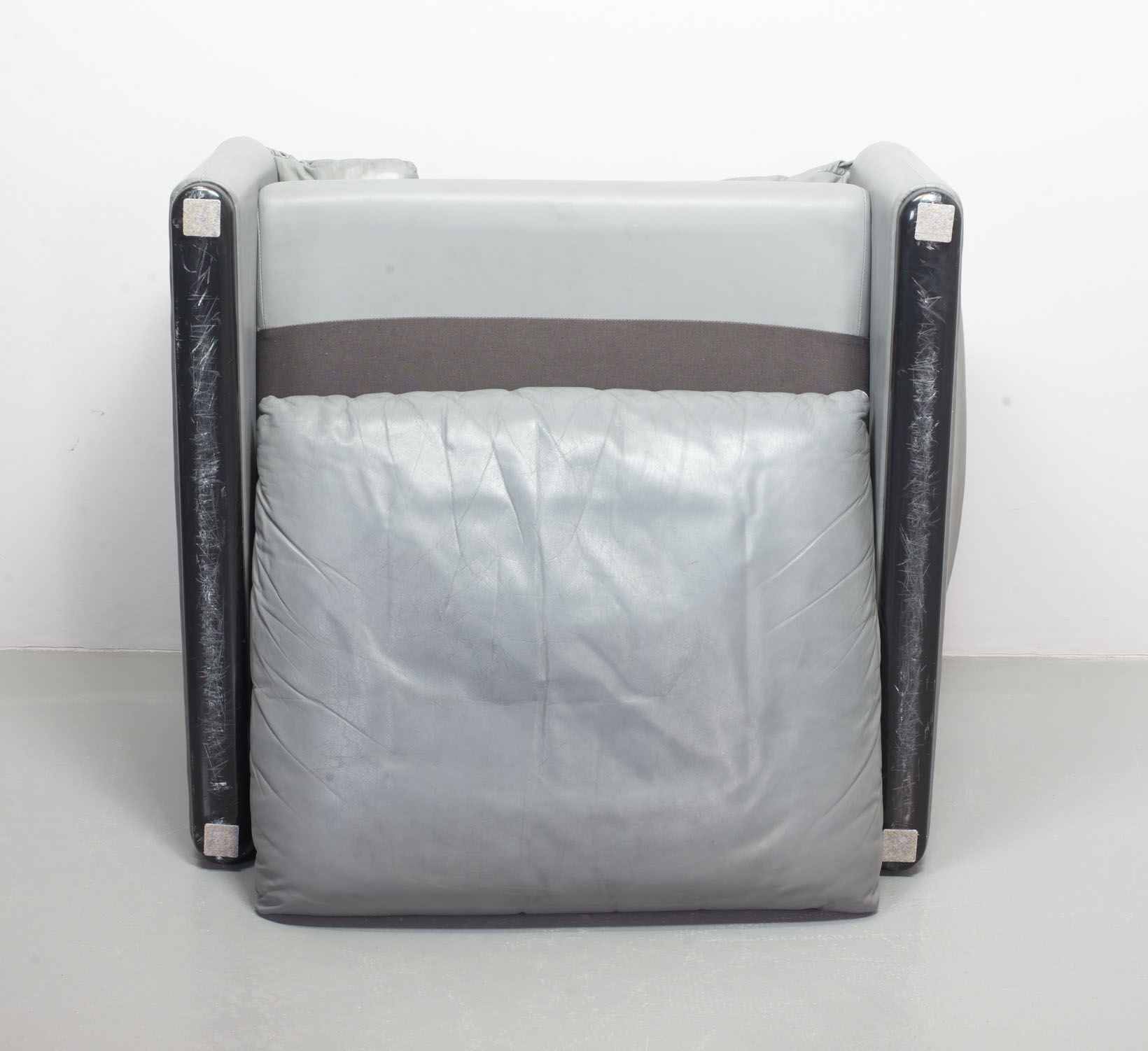 Cassina Lounge Chair 'Maralunga' by Vico Magistretti in Grey Leather 1970s