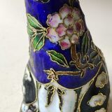 Chinese cat figurine in bronze / brass enamel cloisonné. floral motifs, gold inclusions