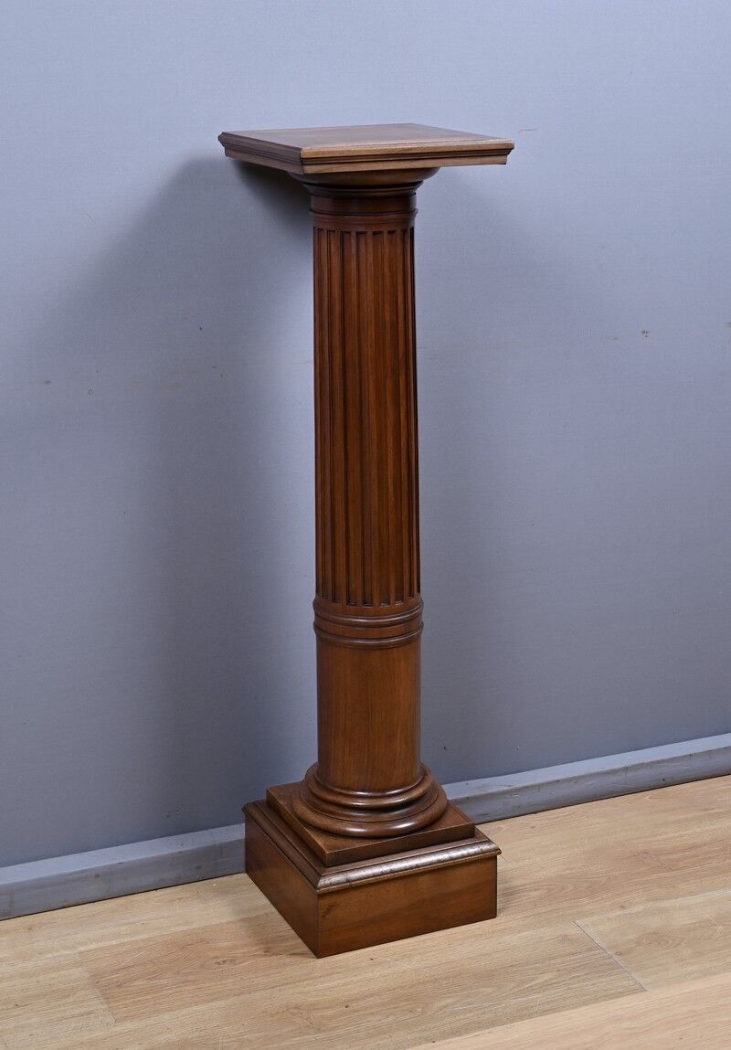 Solid walnut column, Louis XVI style – late 19th century