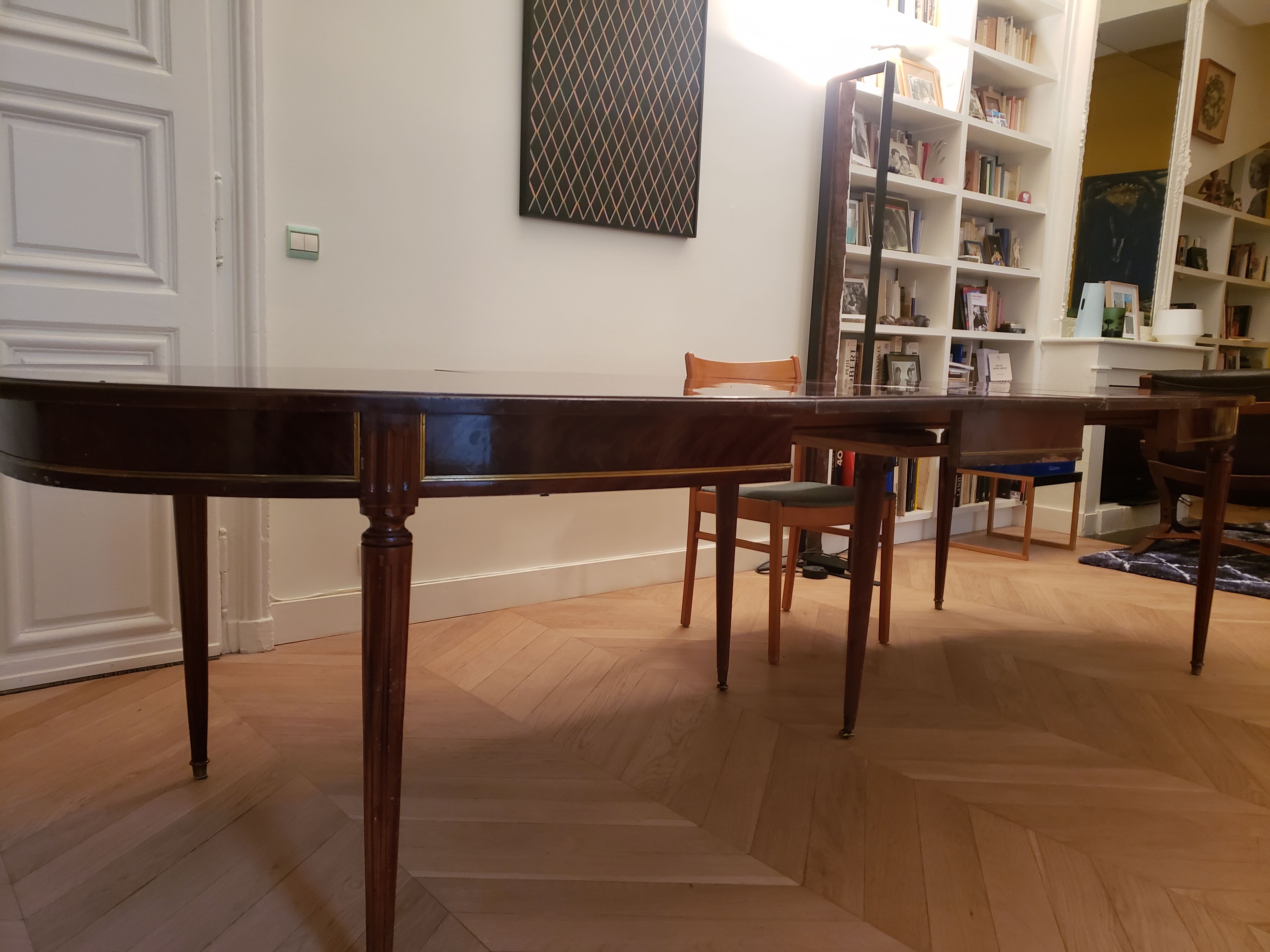 Louis XVI oval table in mahogany, 2 extensions