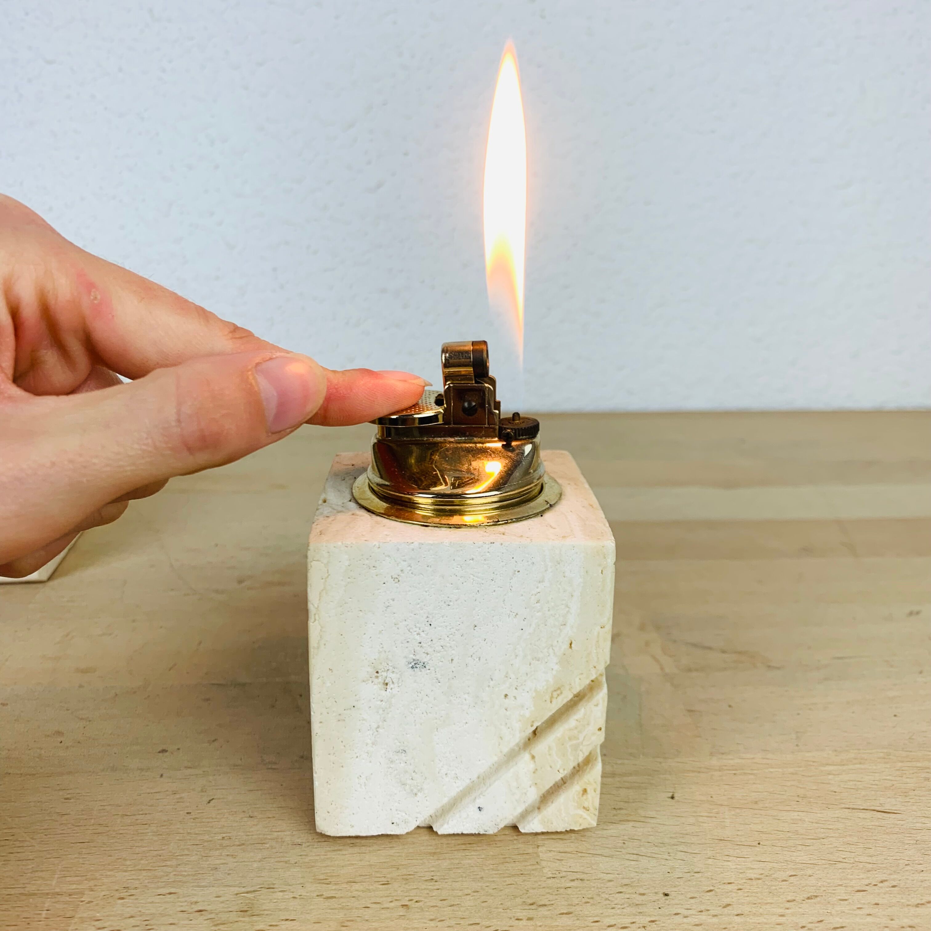 Travertine lighter and ashtray Cerri Nestore