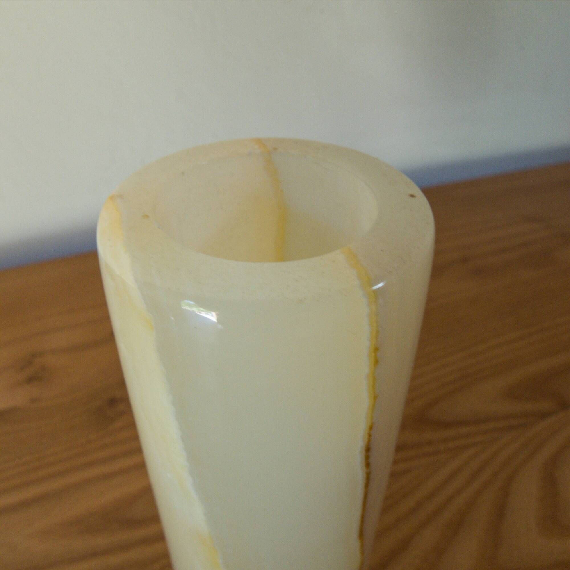 Vintage cylindrical vase in veined honey white onyx, 18 cm