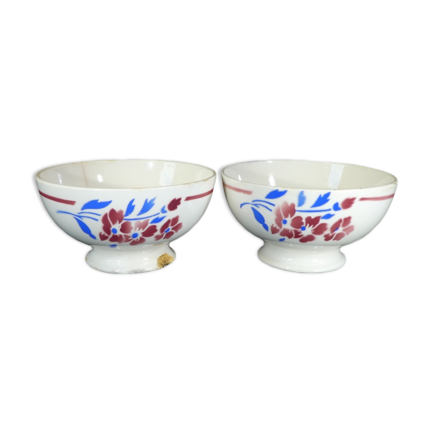 Paire de bols Badonviller à decor de fleurs bleu et rouge