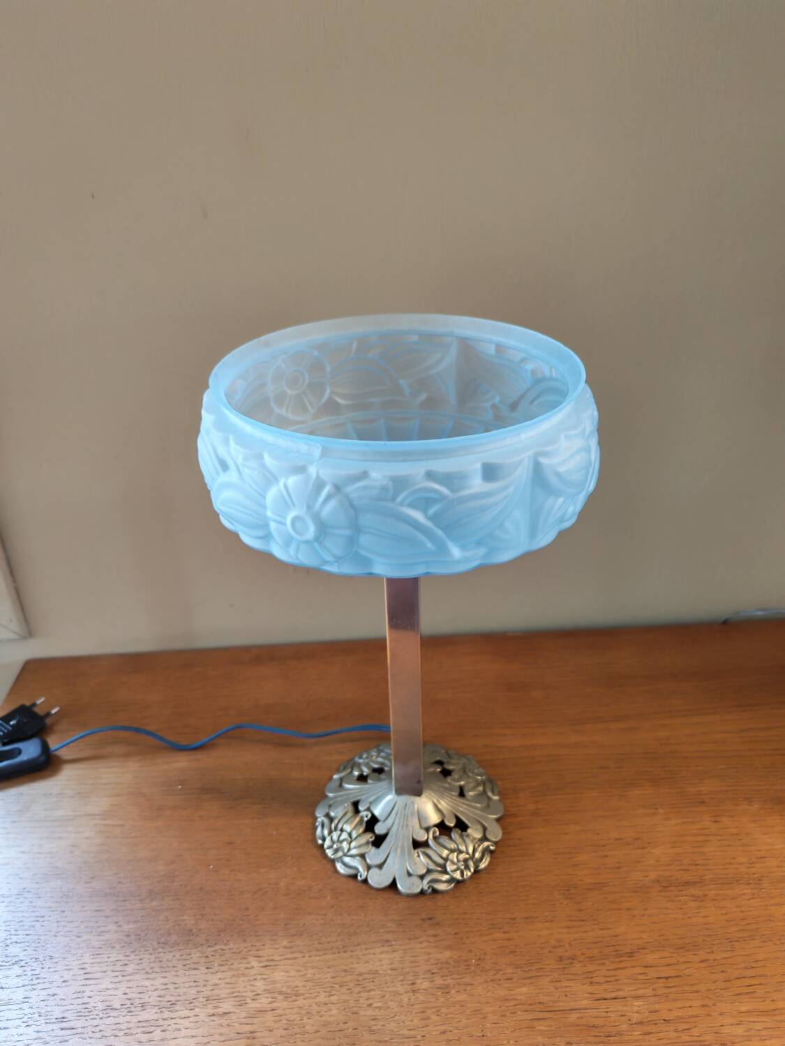Art Deco lamp with floral decor