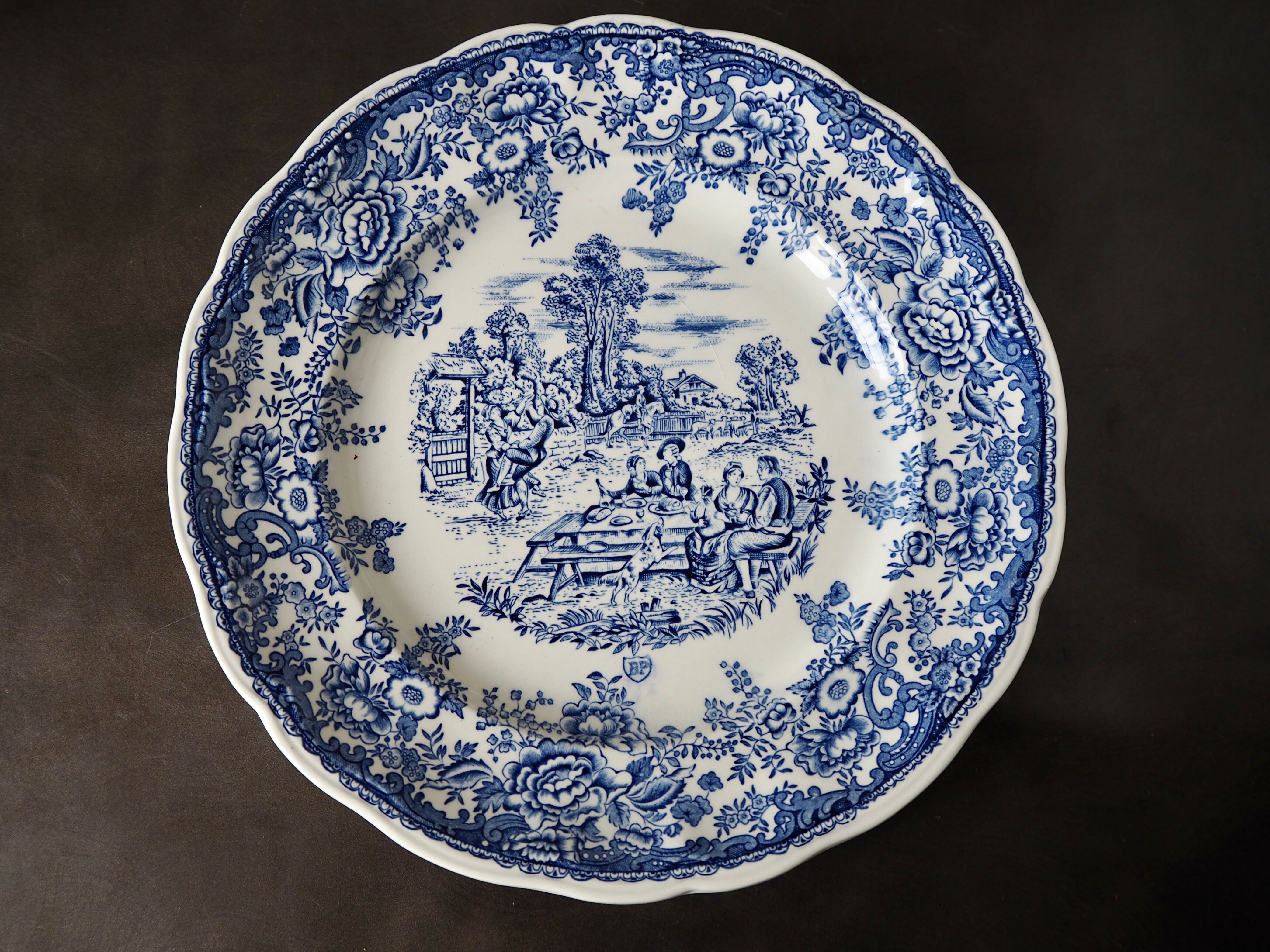 Set of 15 diner plates with English motifs Lunéville