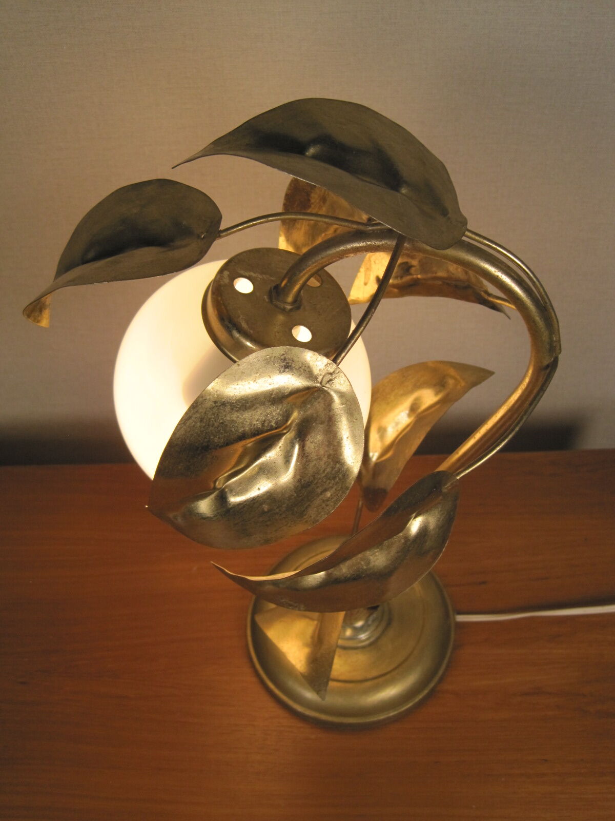 Vintage table lamp sixties Flower and Foliage in gilded metal & Globe opaline