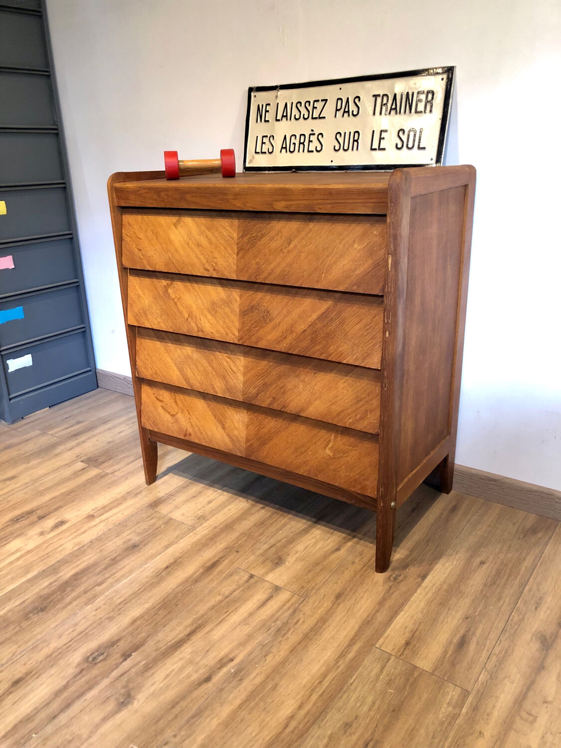Chest of drawers