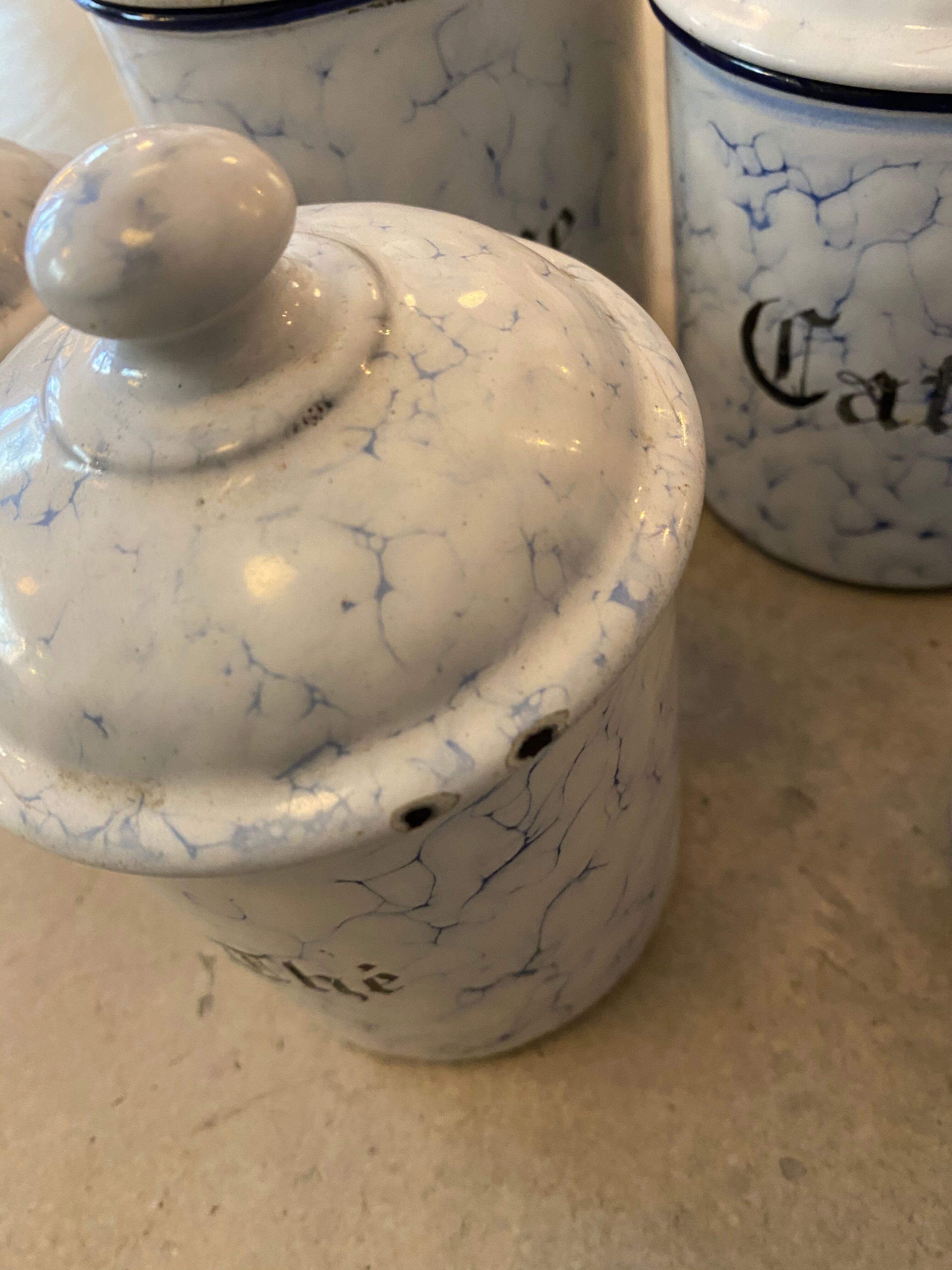 Ensemble de pots de cuisine en tôle