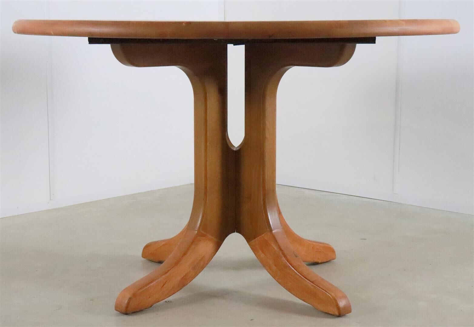 Round Danish Design dining room table extendable 'Auenwald'