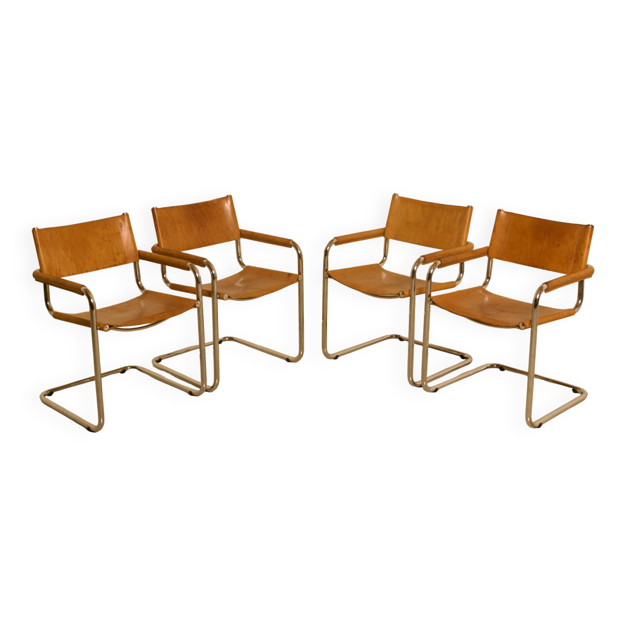 Ensemble de 4 chaises italienne en cuir cognac "Cantilever" par Marcel Breu