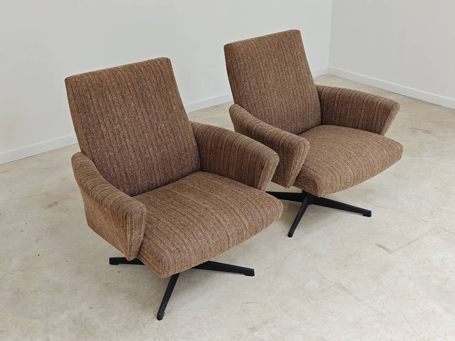 Paire de fauteuils pivotant Tchécoslovaquie 1960