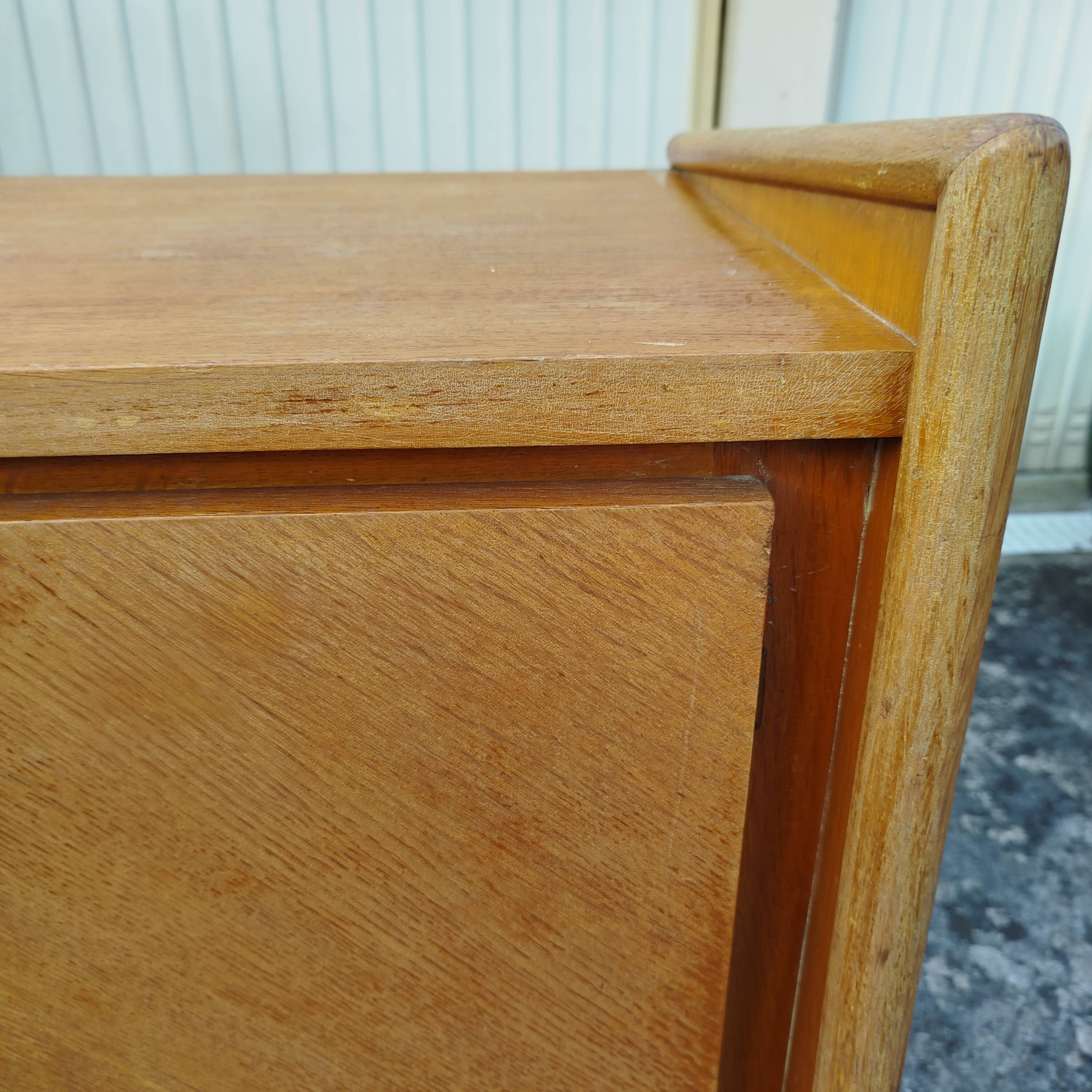 Sideboard with fin sides / compass feet from the 50s/60s