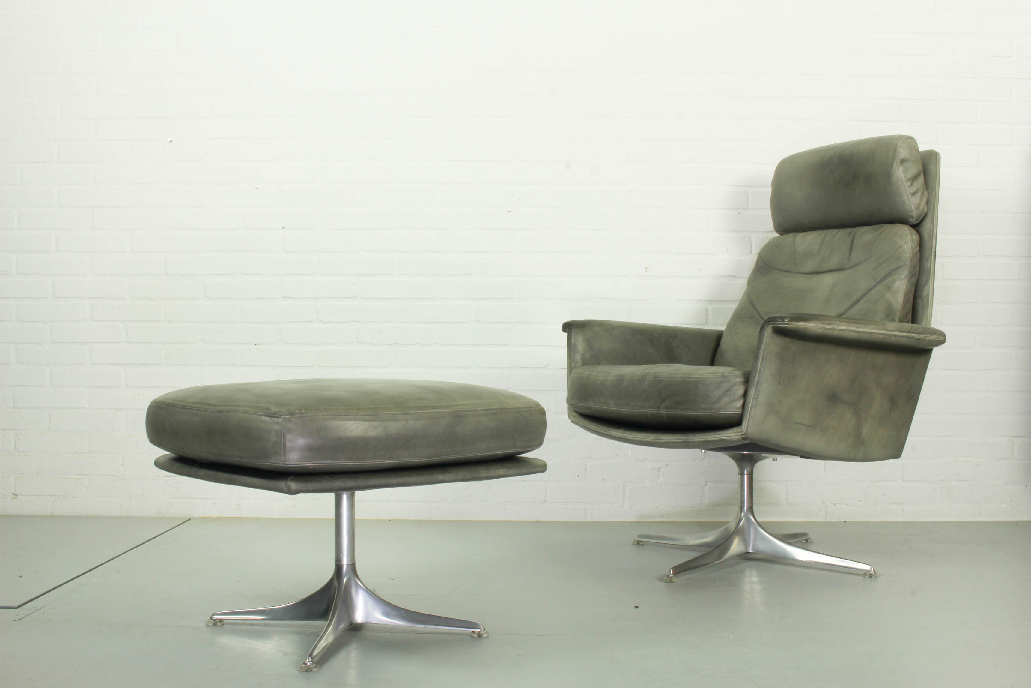 Sedia Swivel Highback Chair with matching ottoman by Horst Brüning for Cor, 1960s – Grey Leather