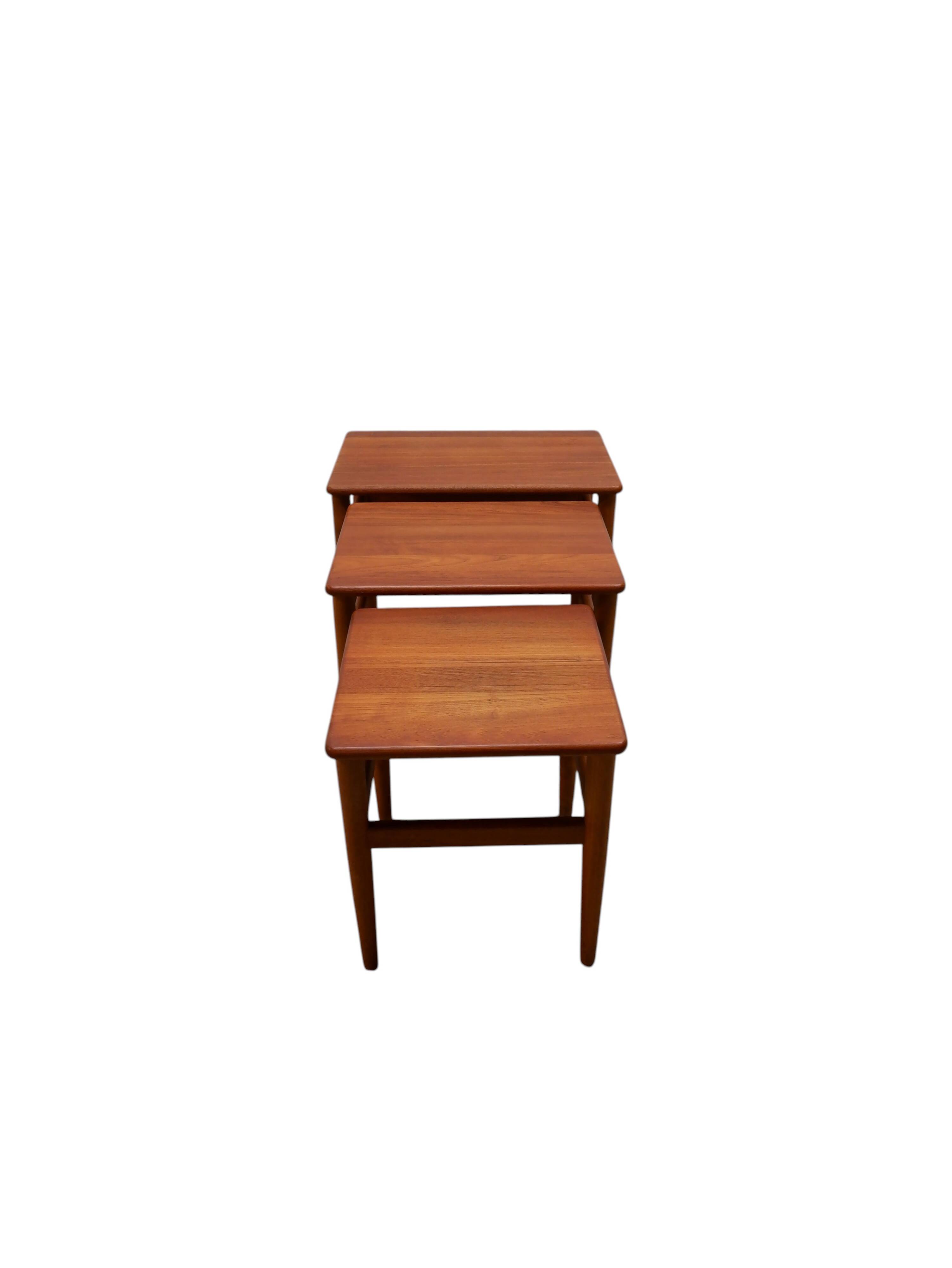 Ensemble de 3 tables d'appoint, danoise des années 1960.