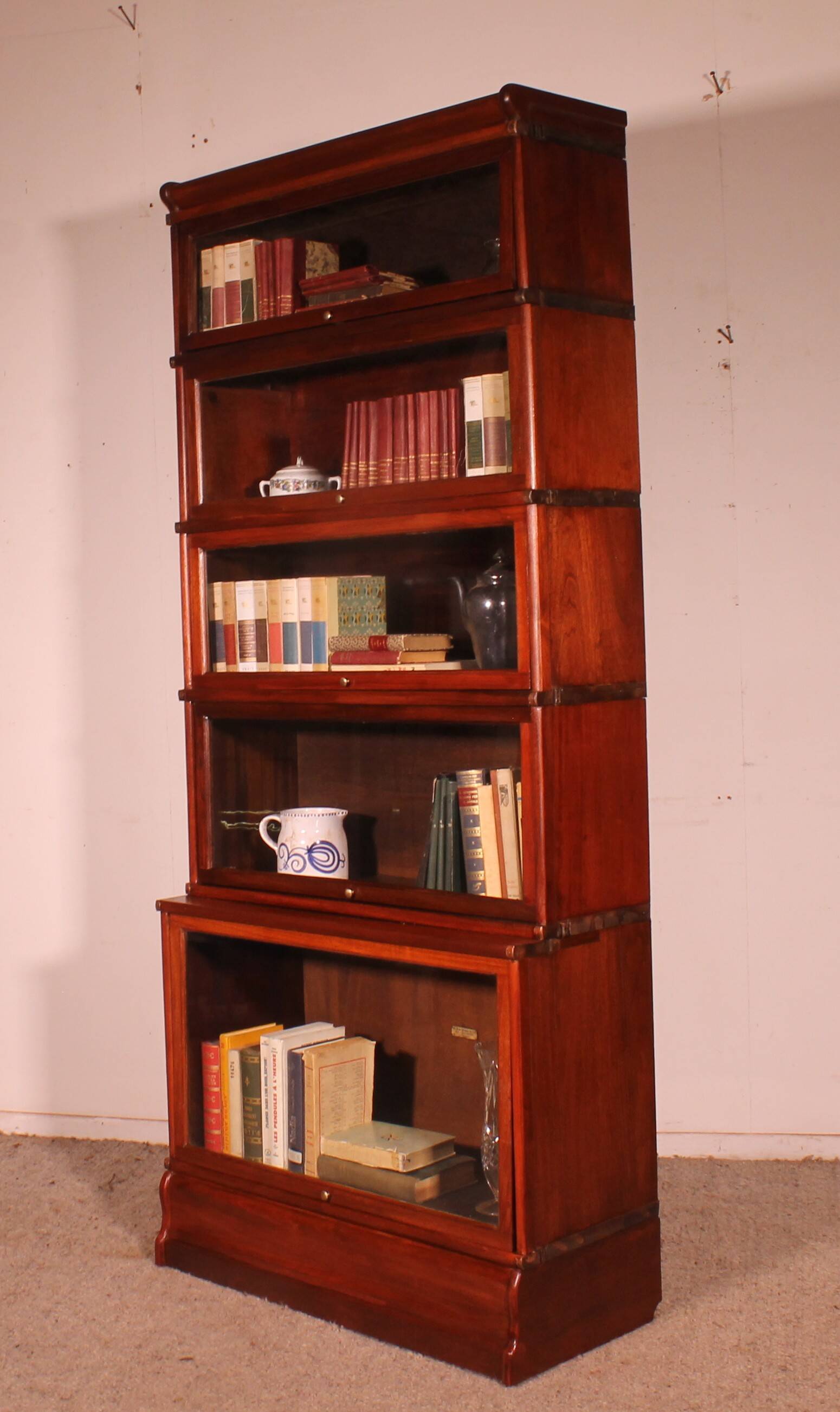 large Globe Wernicke library in mahogany with 5 pieces and a projection
