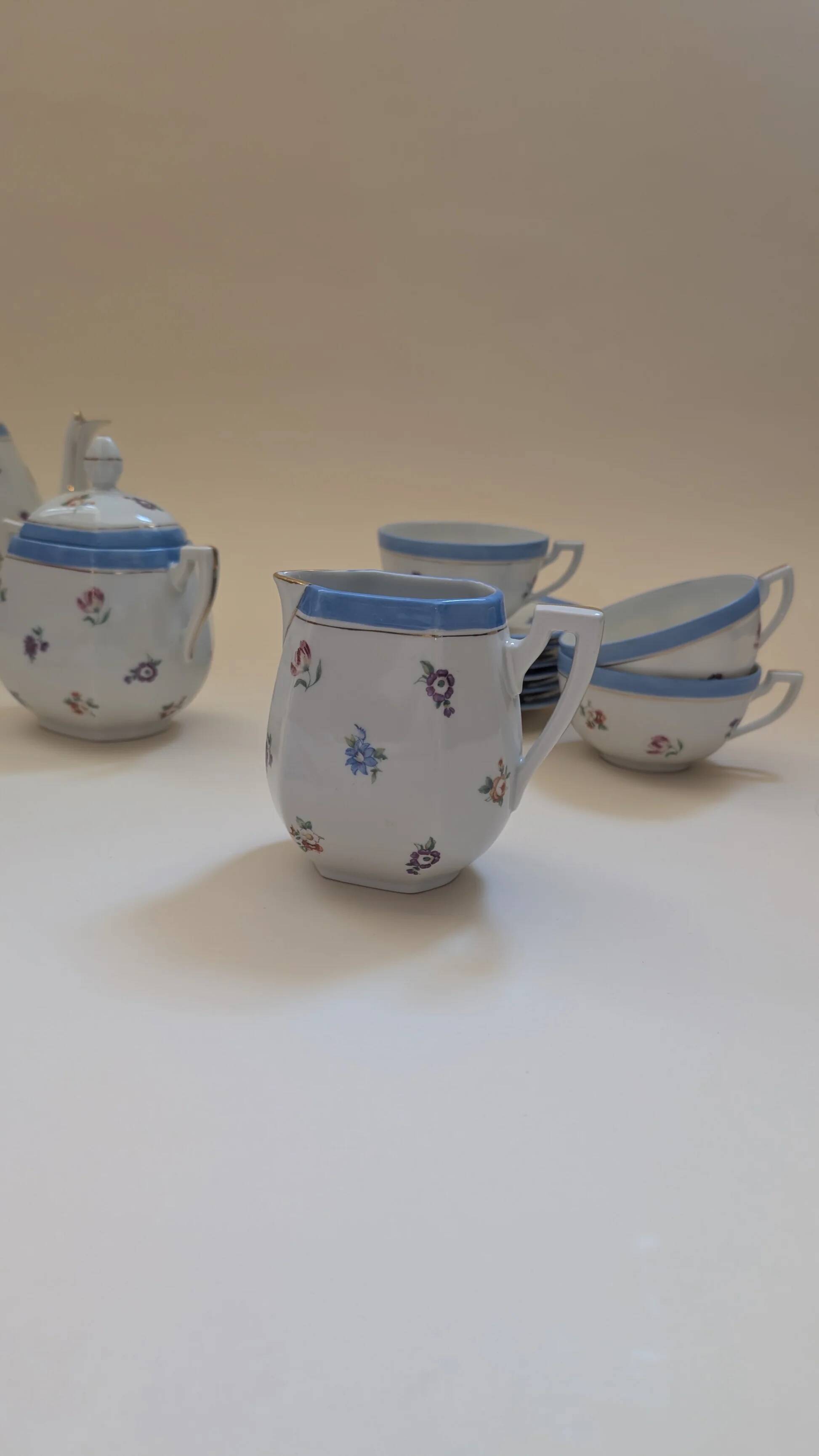 Tea set, 6 cups and 11 bowls