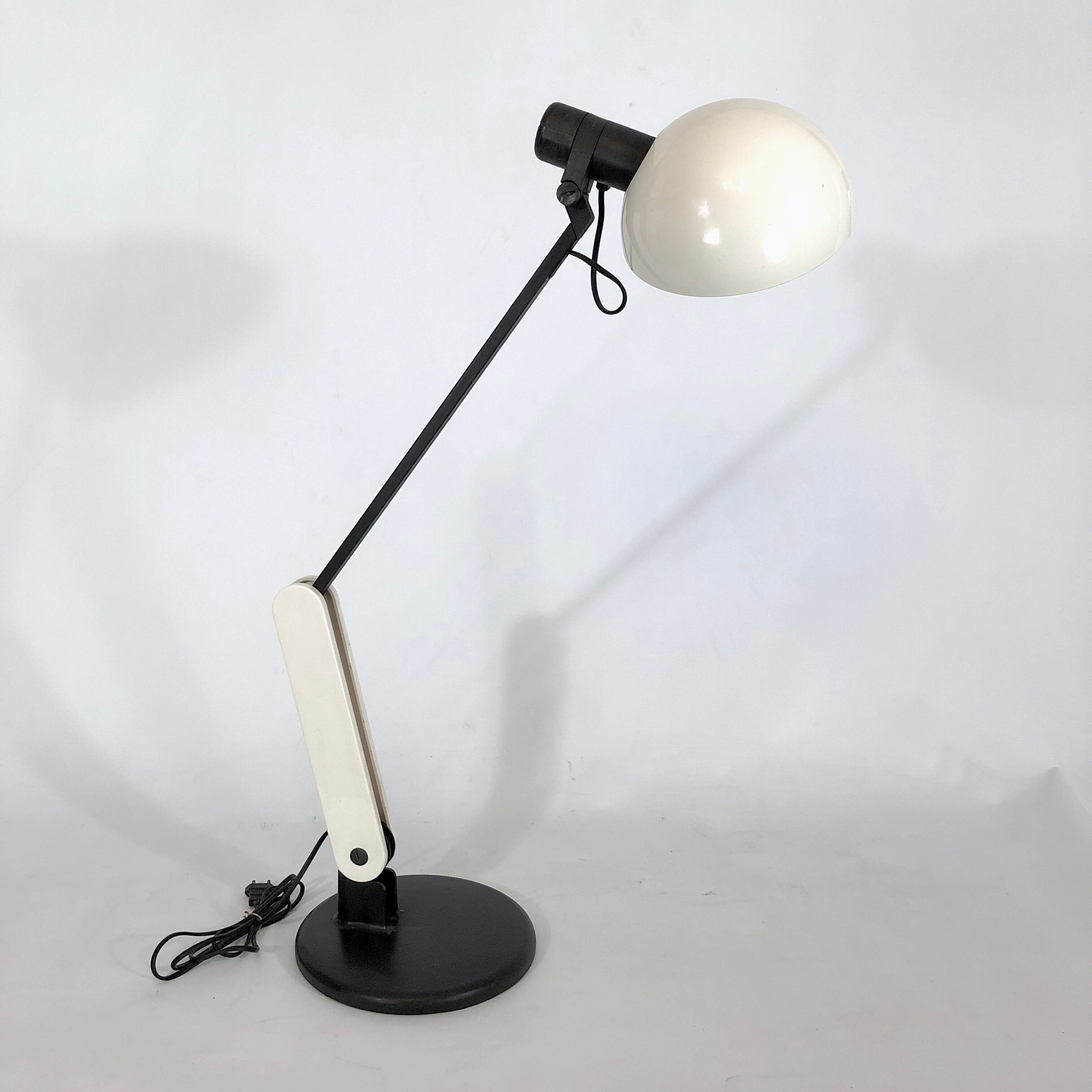 Articulated white table lamp from 70s Harvey Guzzini
