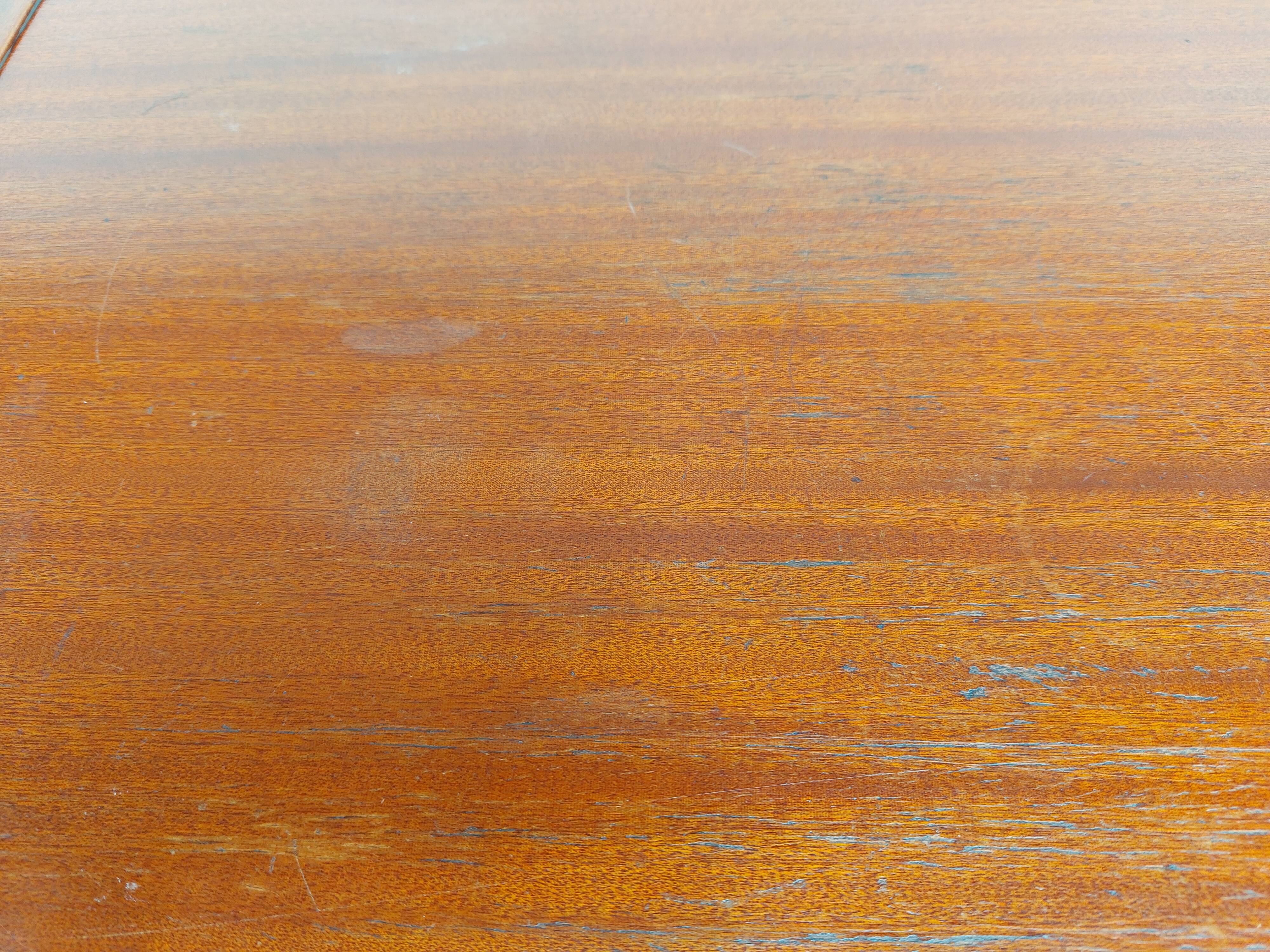 Vintage tapered leg chest of drawers