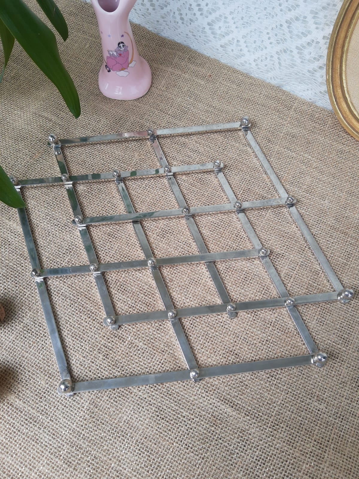 Stretchy silver metal flat bottom