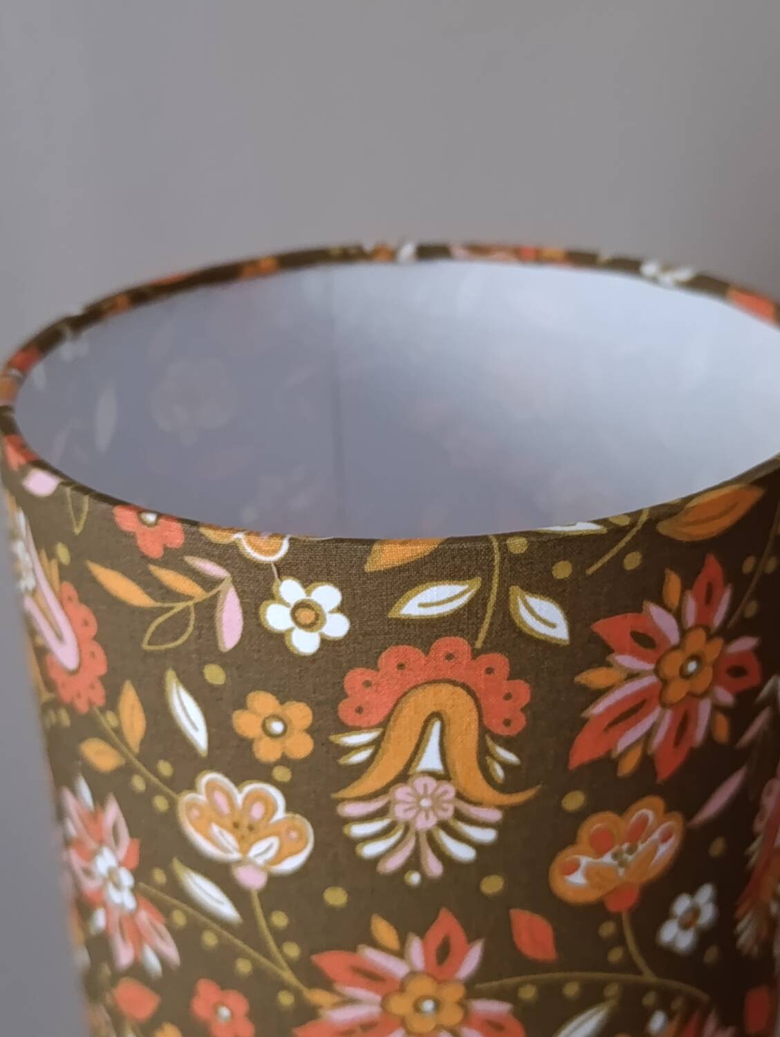 Vintage wooden table lamp with seventies flower tube shade