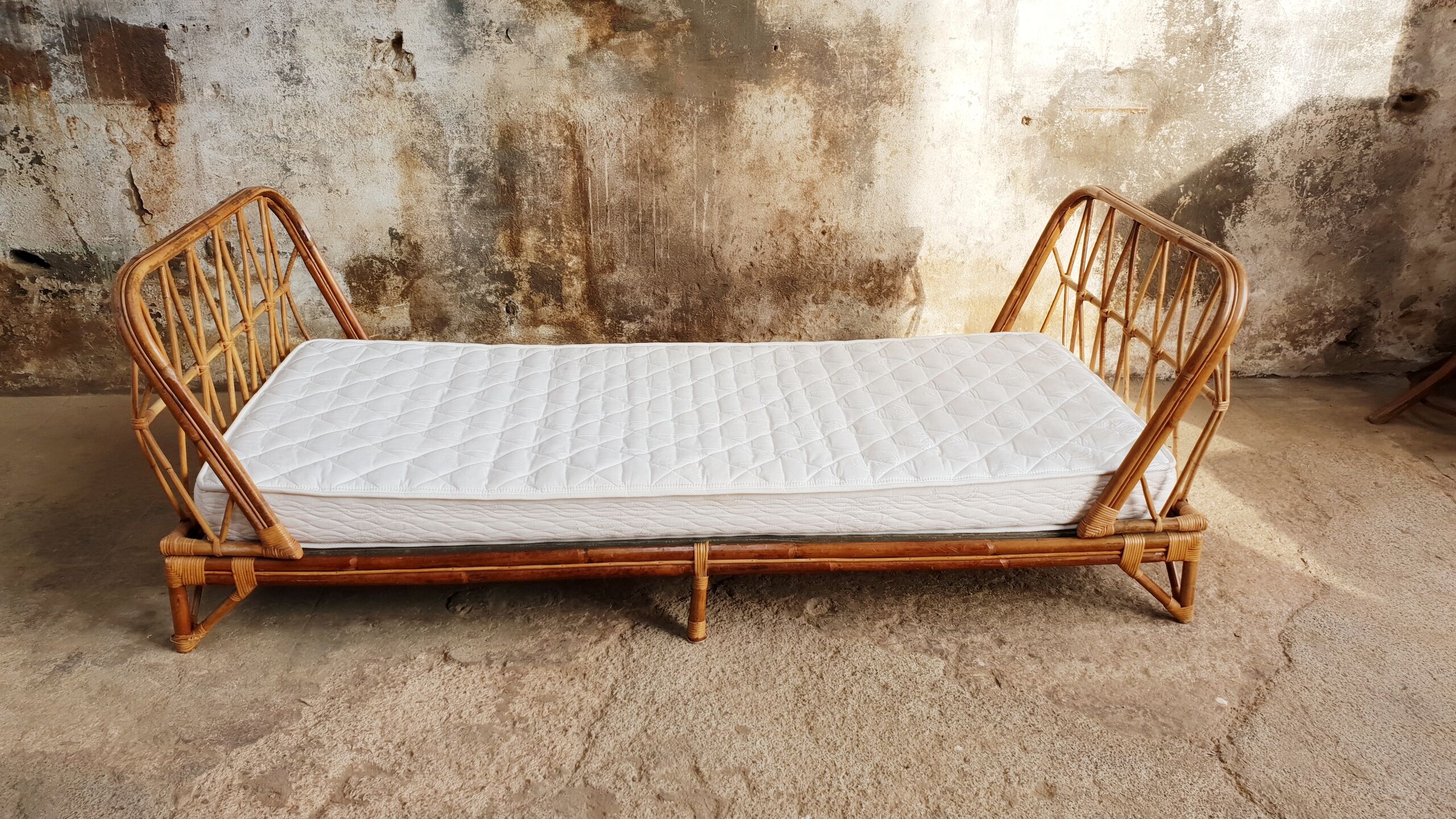 Rattan bed bench