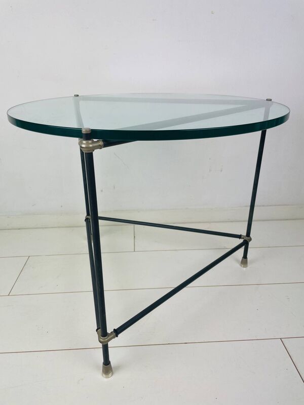 Table d'appoint ronde vintage. Table basse ronde en verre épais. Table de design industriel robuste.