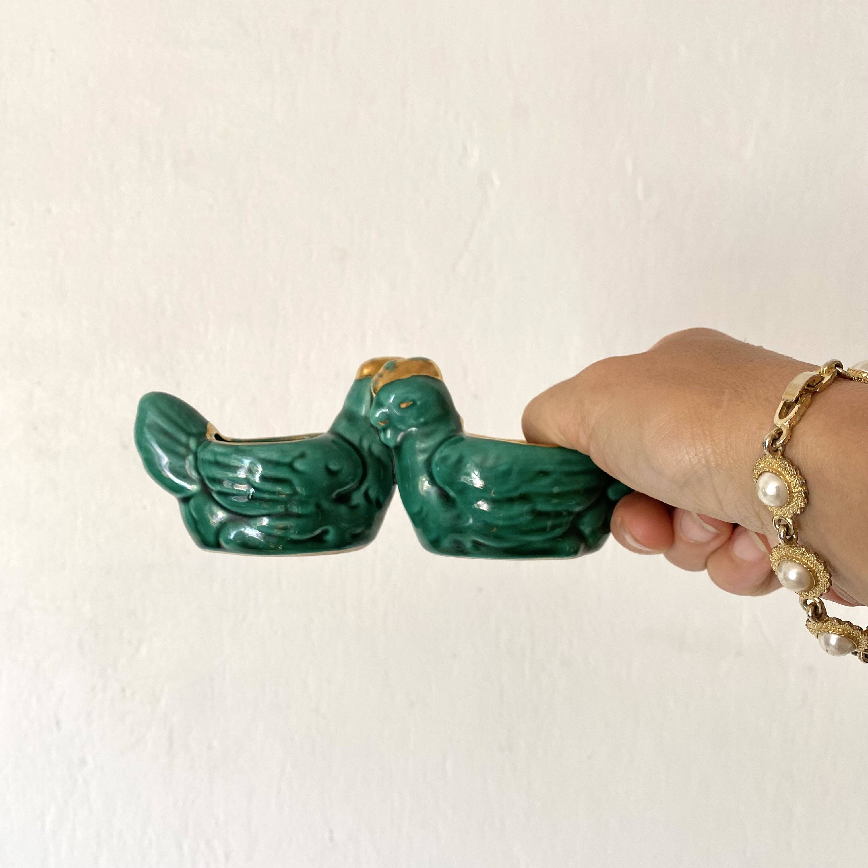 Salt and pepper shakers with chickens in slip