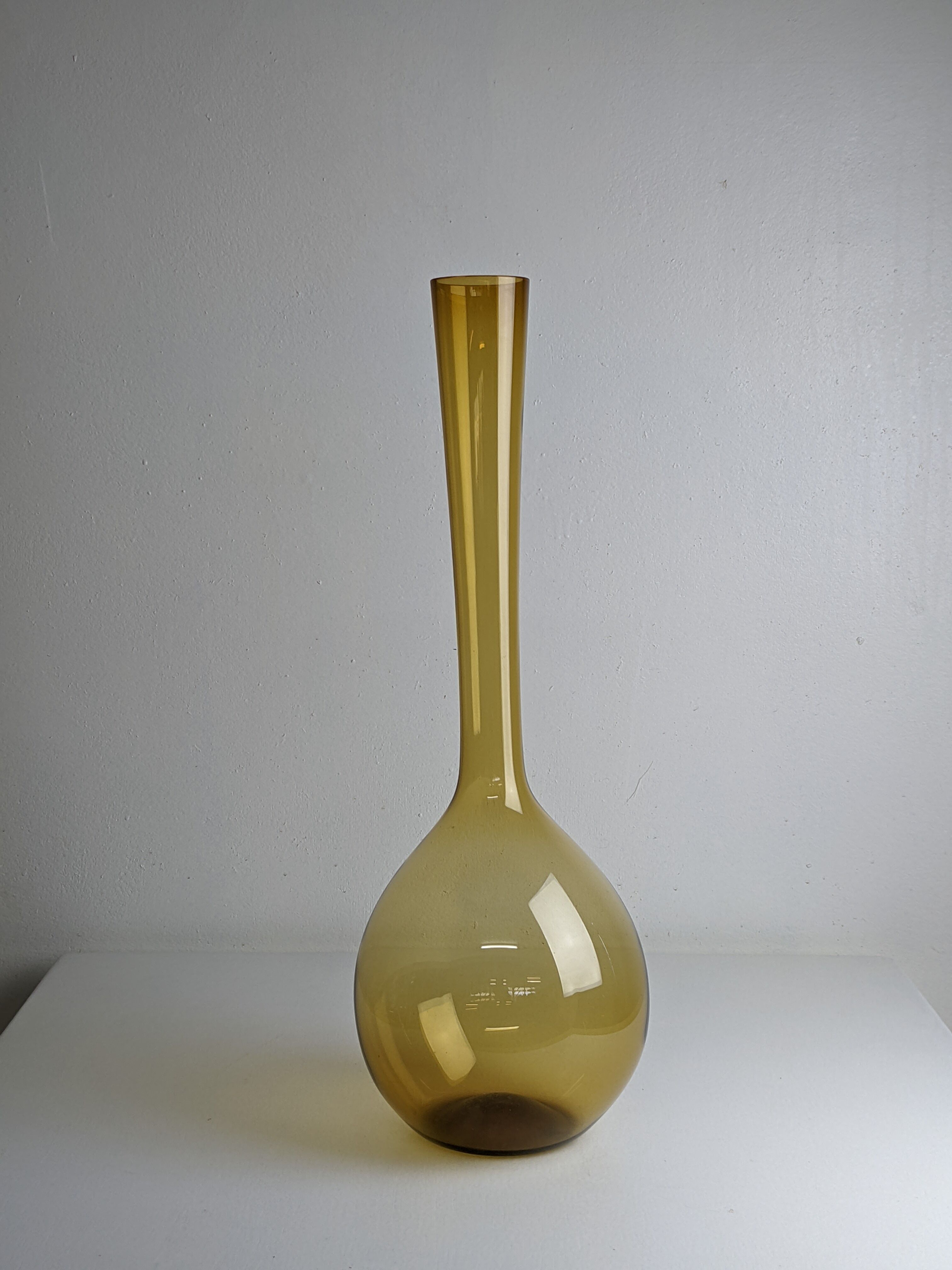 Large scandinavian vase in blown glass by arthur percy for gullaskruf, sweden - 50s