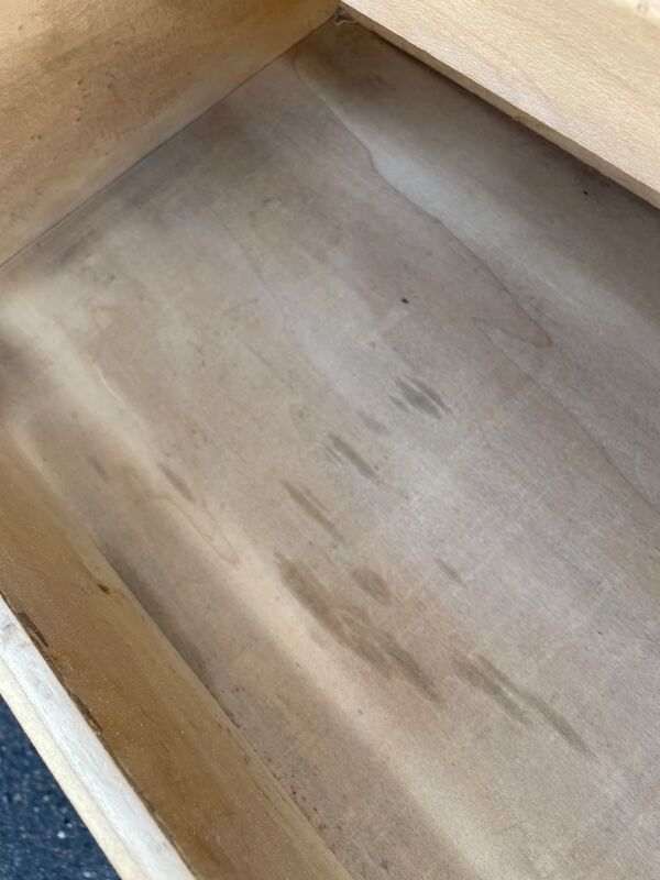 Commode vintage aérogommée, pieds compas