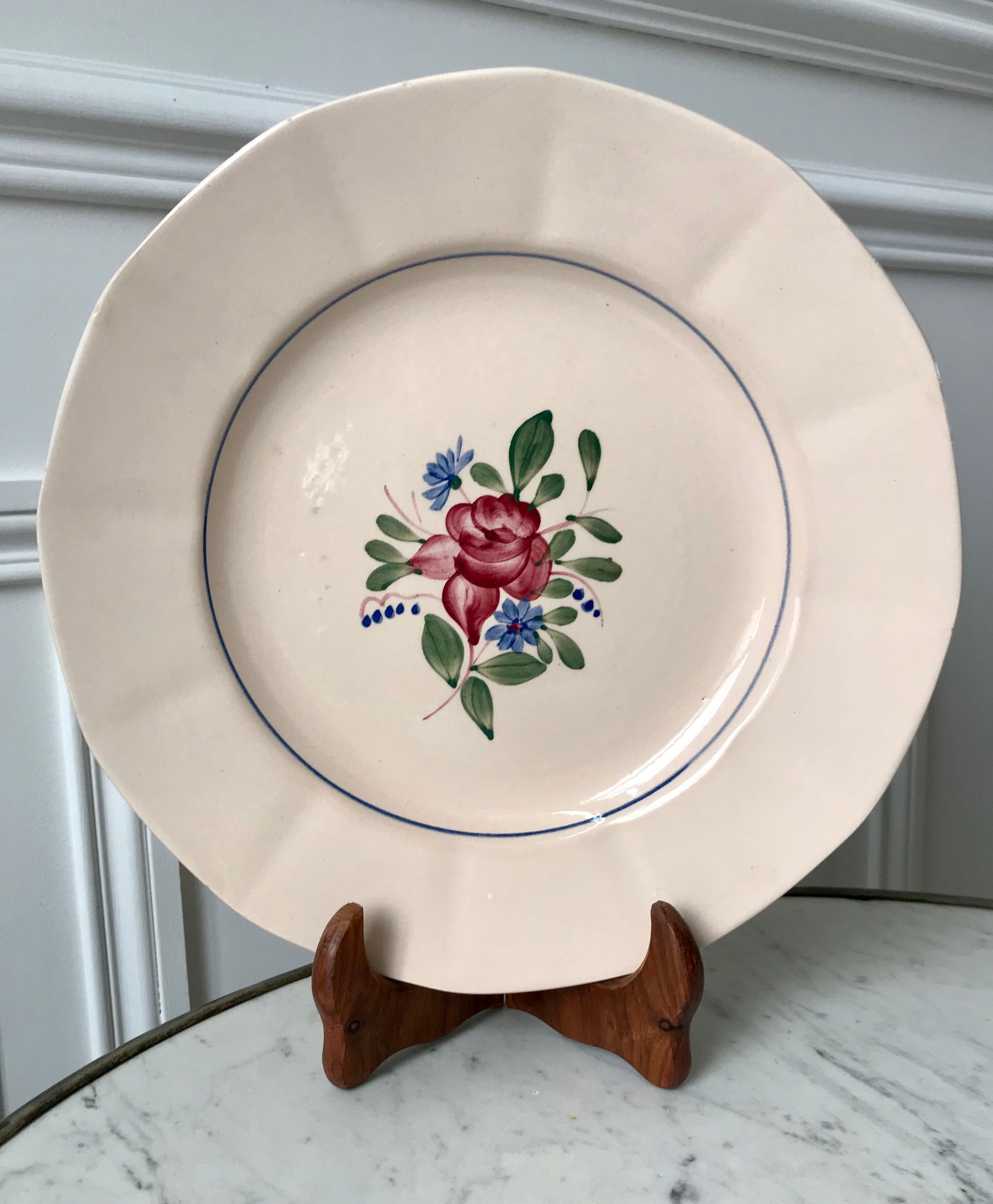 Pale pink round dish and flowers digoin sarreguemines 30s-40s