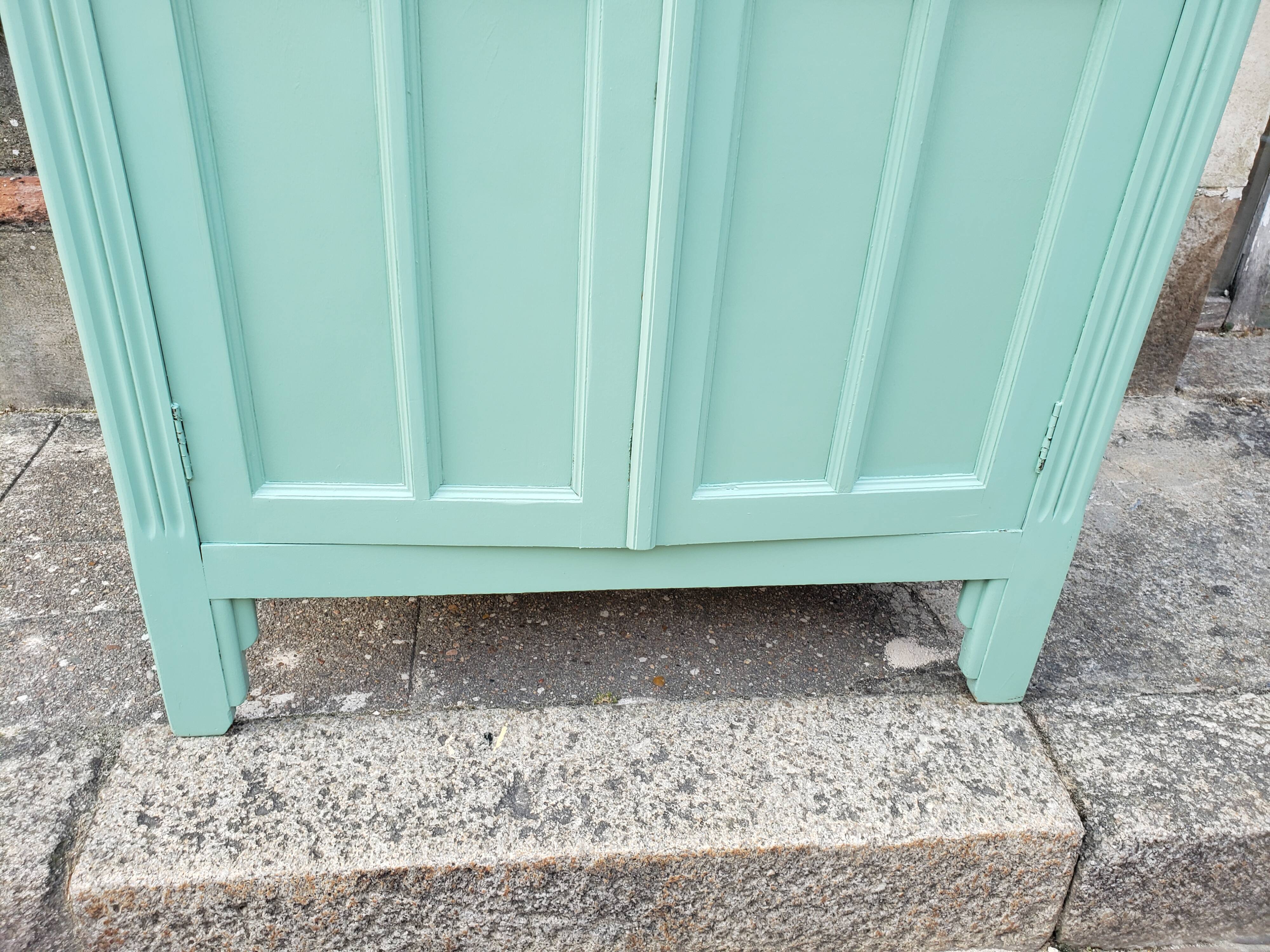 Parisian cabinet green deco art