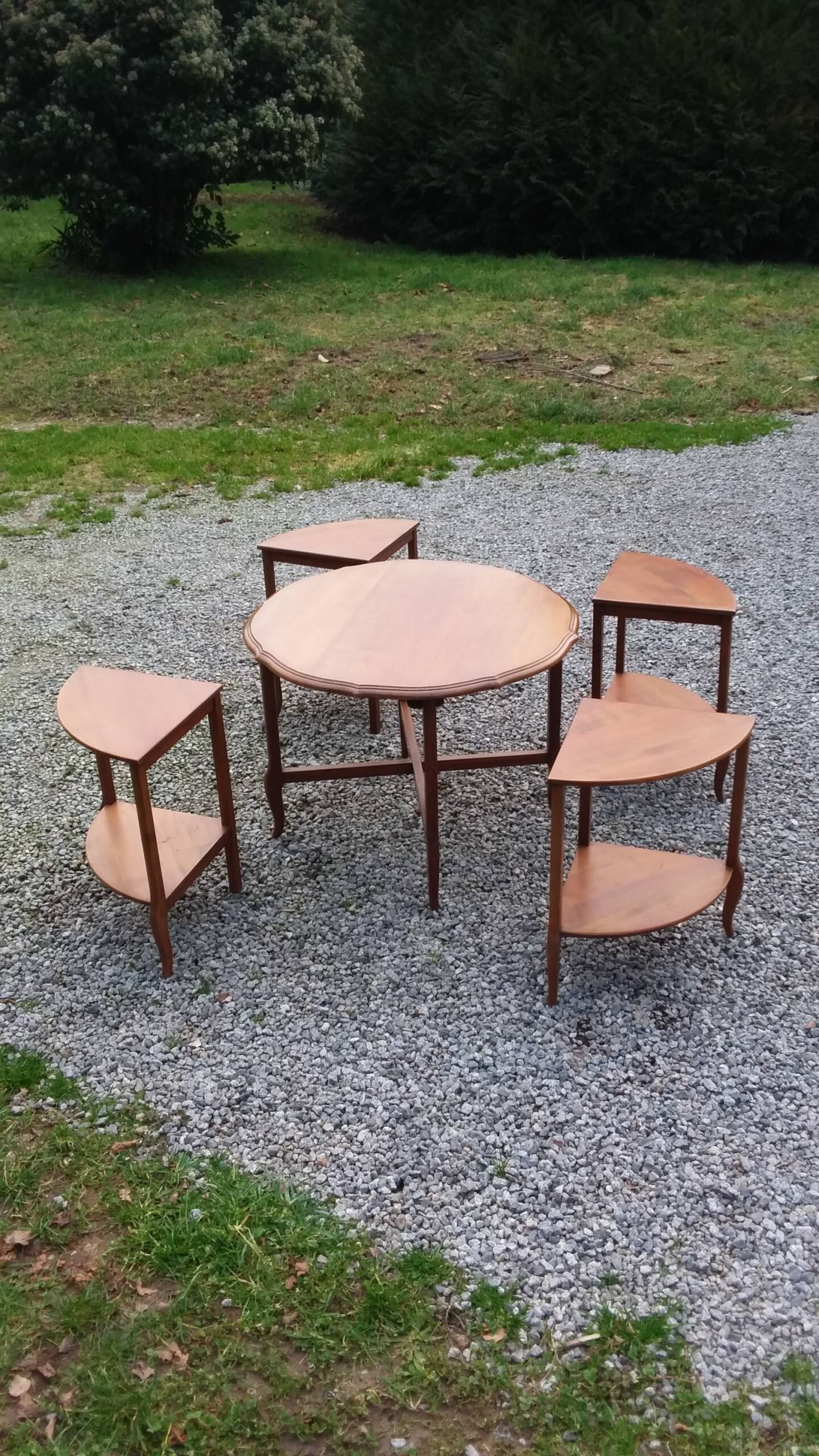 Coffee table nesting tables in cherry wood in classic style from the 60s/70s